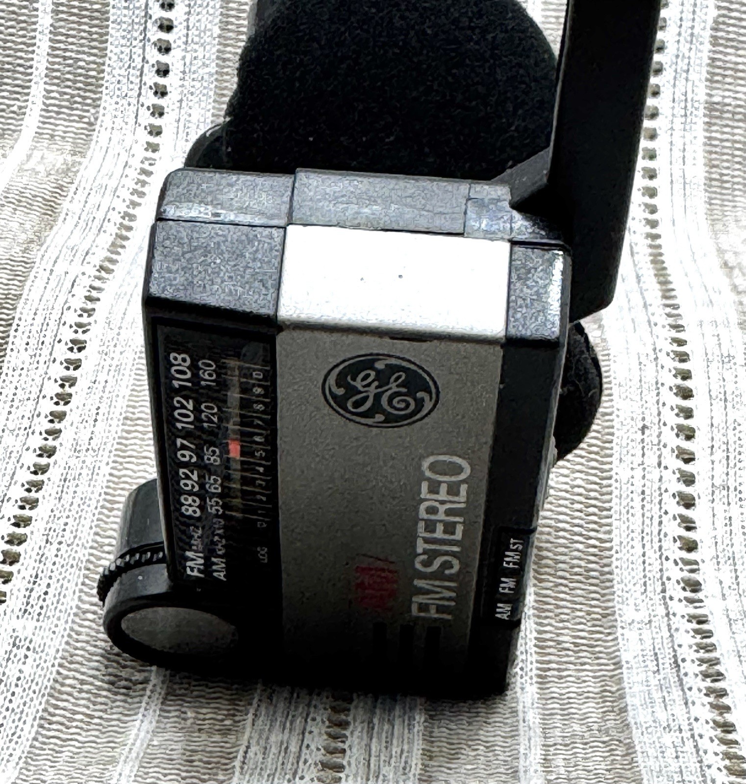 Vintage 1980’s General Electric GE 7-1290B Foldable FM Radio Headphones – Works!