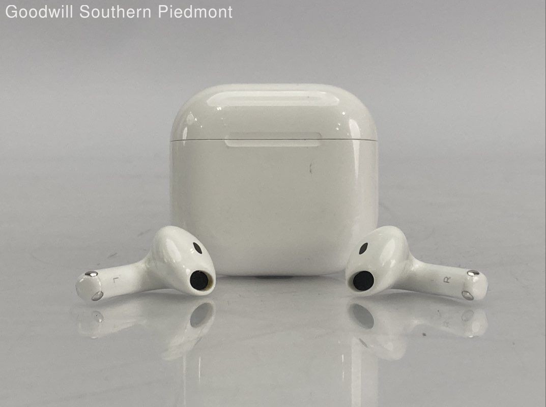 Apple AirPods Gen 4 Wireless Earbuds – Tested