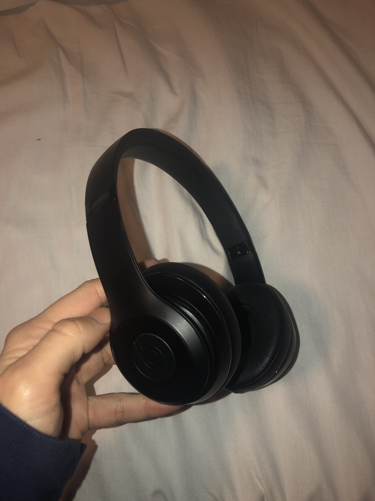 Beats by Dr. Dre Solo3 Wireless Over the Ear Headphones – Gloss Black