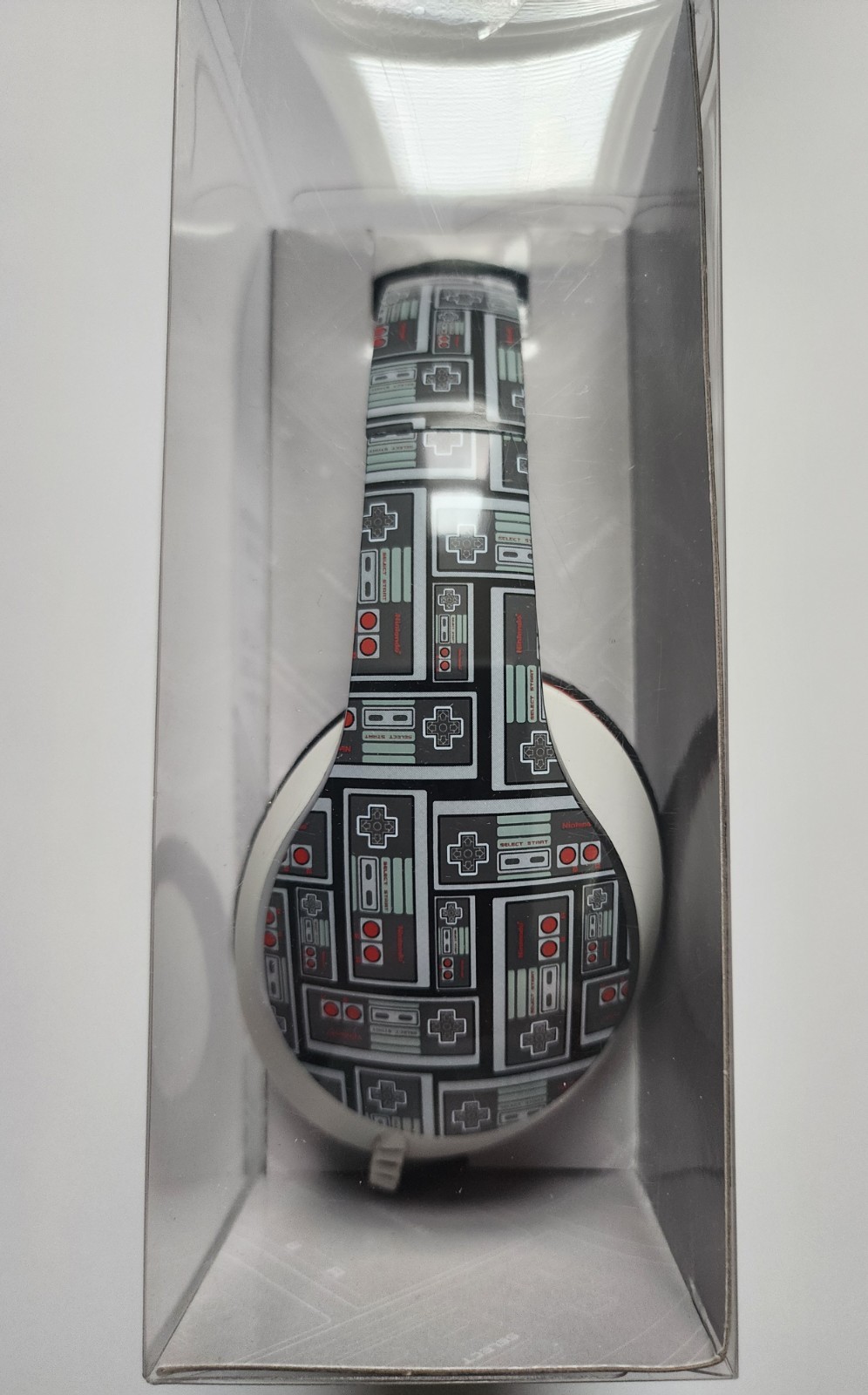 Nintendo (NES) Controller Print HeadPhones (w/Built-In Microphone) iHome – NEW