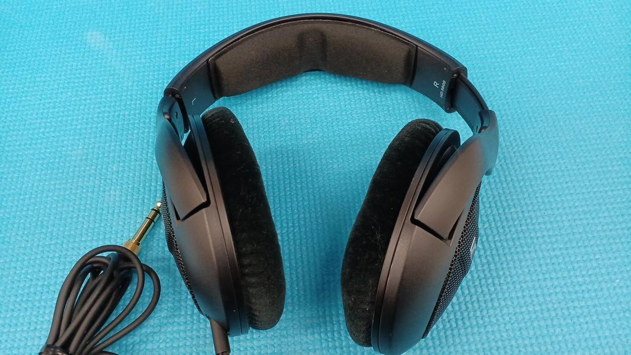 Sennheiser HD 560S Over-The-Ear Audiophile Headphones Dynamic Open Type TESTED