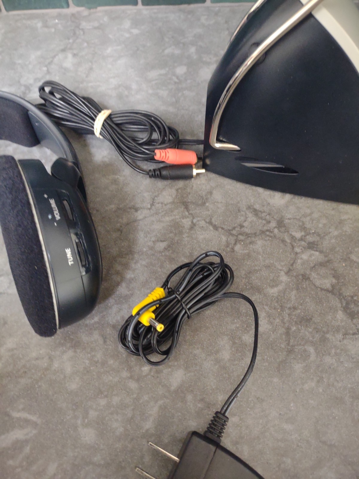 Sennheiser HDR 120 Wireless On-Ear Headphones with TR 120 Charging Base