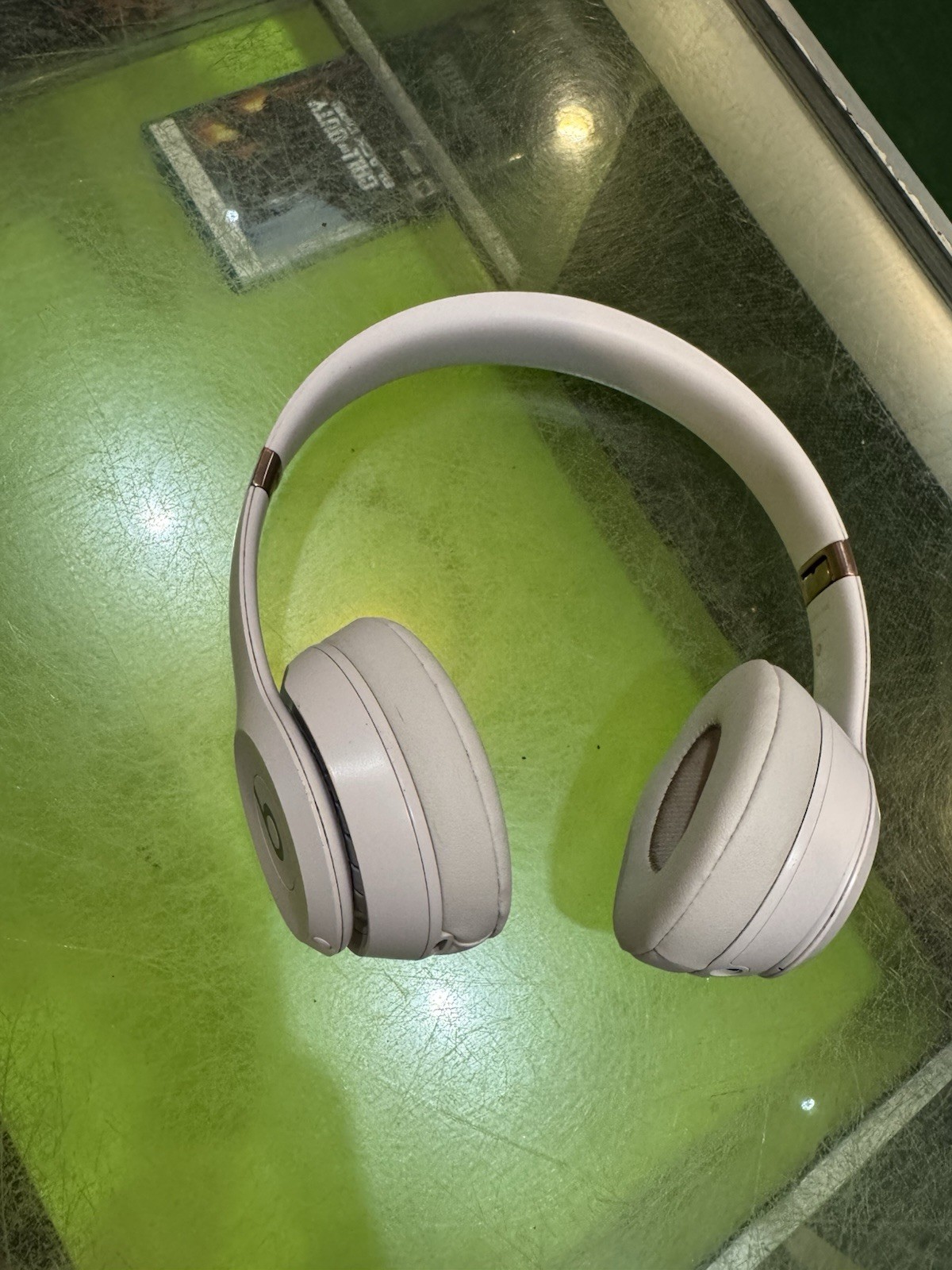 Beats Solo 4 by Dr. Dre White Over-Ear Headphones WHITE – Tested Works