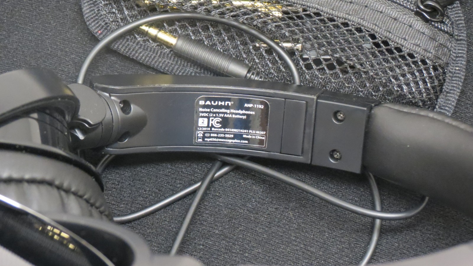 Bauhn Noise-Cancelling Headphones AHP-1192 85% reduction battery Travel Case