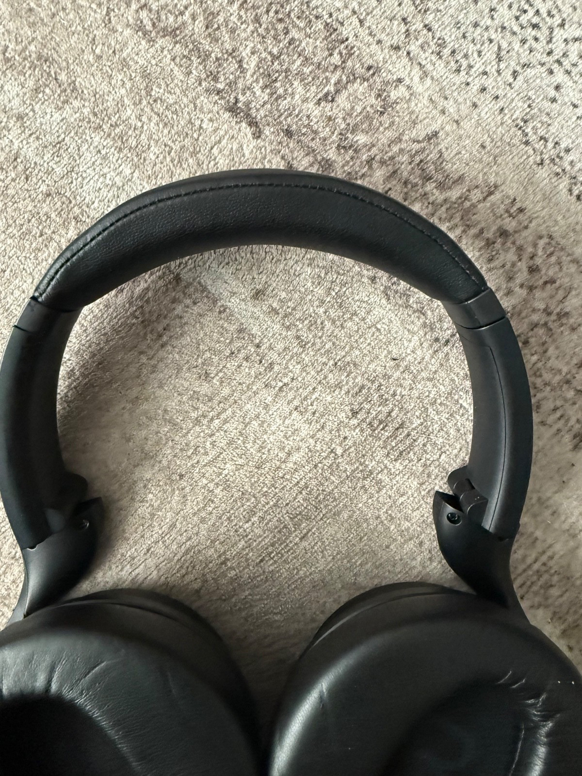 Wyze WNCH1 Wireless Noise-Cancelling Headphones Black 20-Hour Battery /Tested
