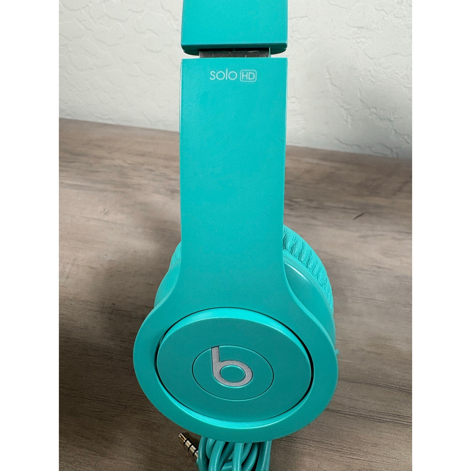 Beats by Dre Solo HD Aqua Teal Turquoise Over Ear Headphones- EUC