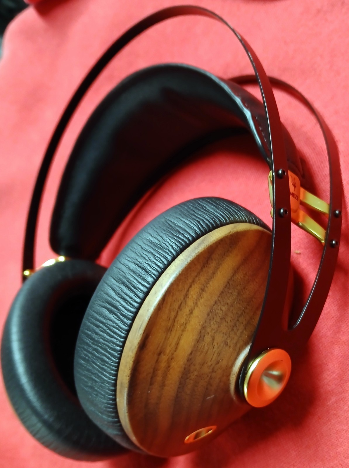 Meze Audio 99 Classics over-ear headphones (walnut/gold)
