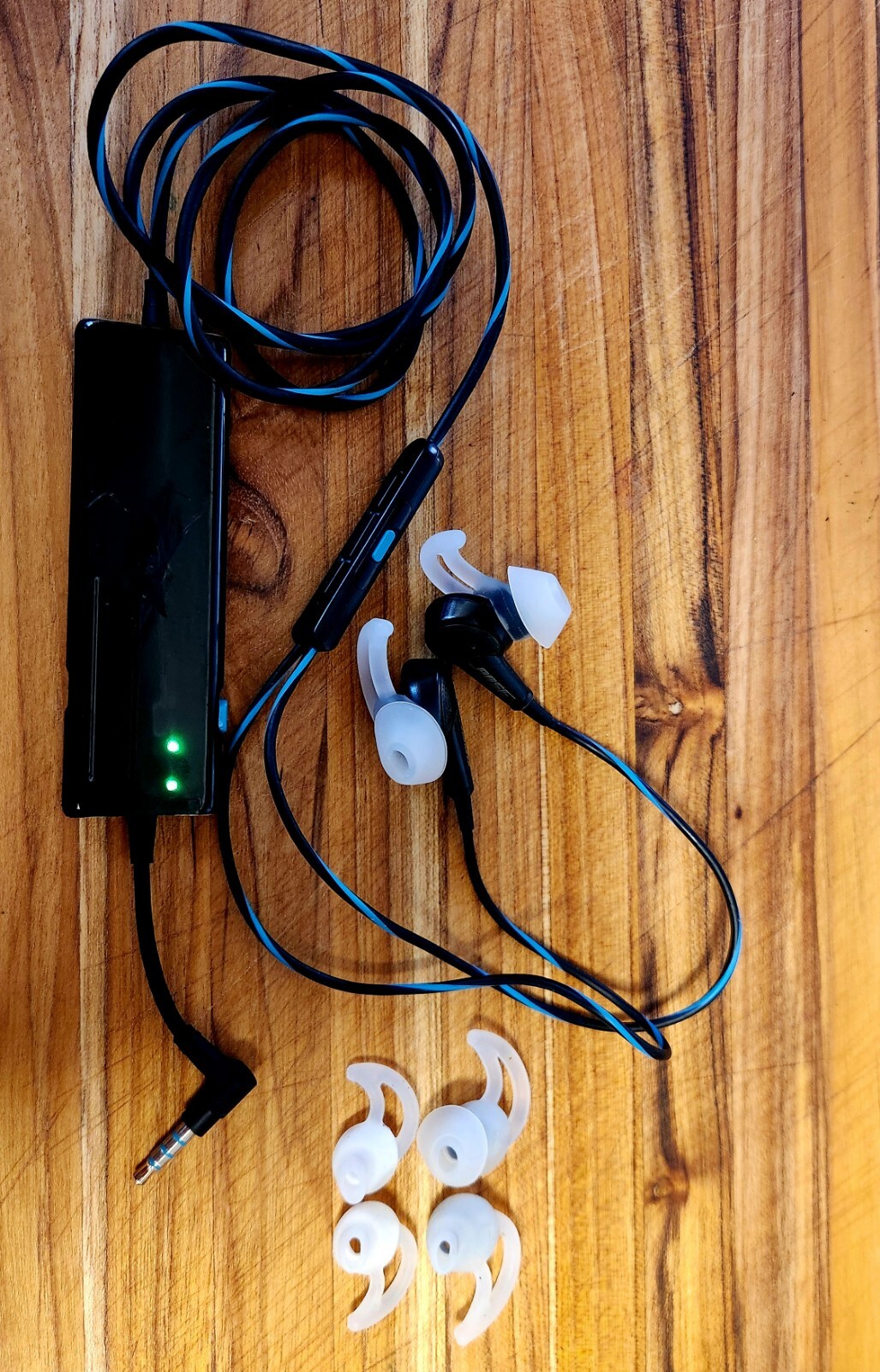 Bose QuietComfort QC 20 In-Ear Noise Cancelling Headphones – Blue/Black