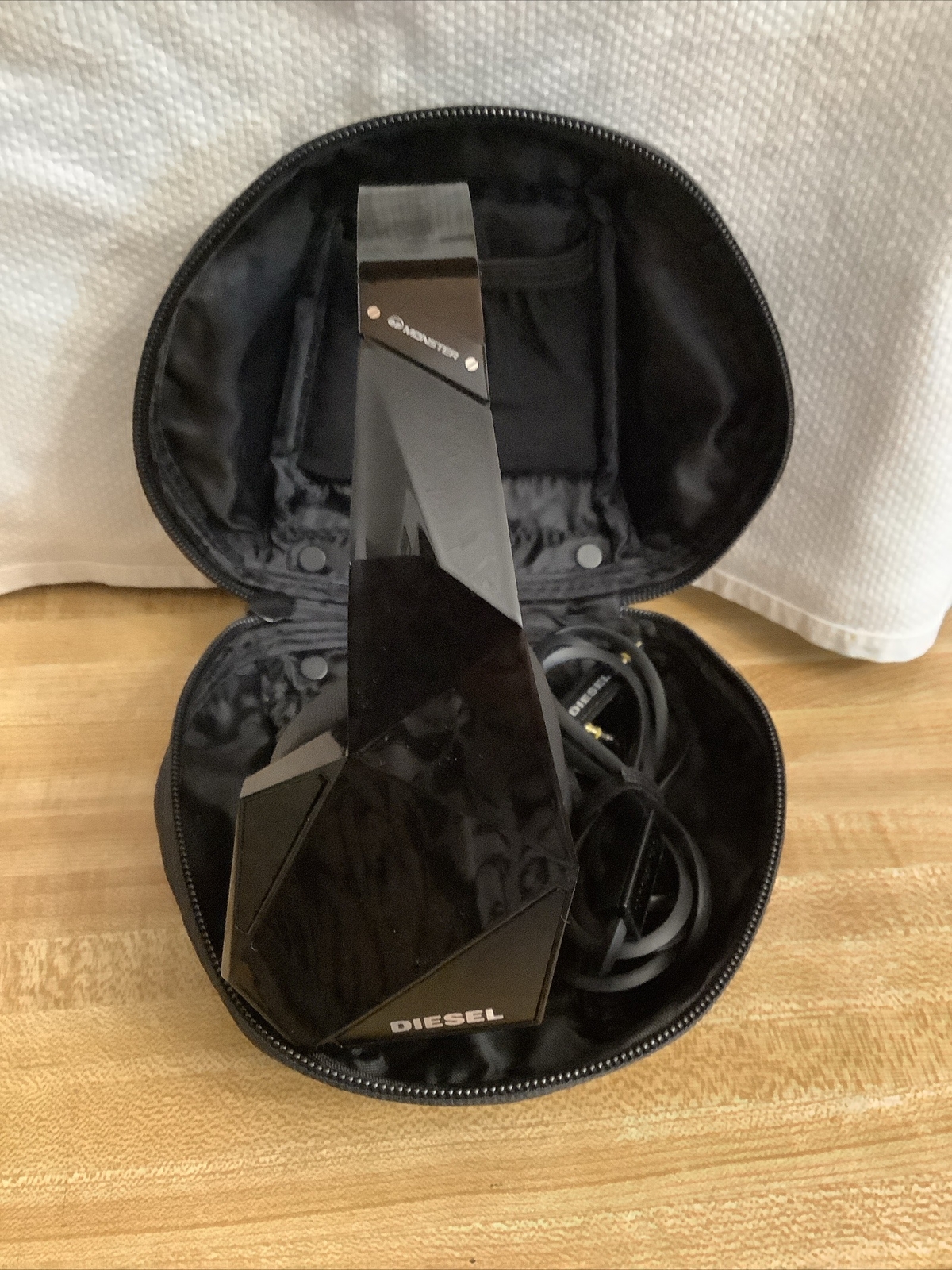 Monster Diesel VEKTR Noise Cancellation Over-Ear Black Headphones 43R28GK3N8