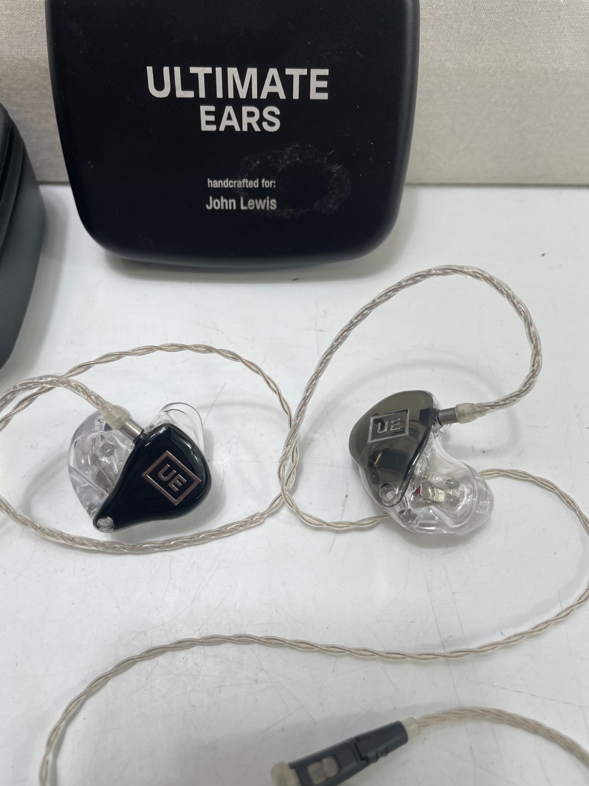 Ultimate Ears UE 5 Pro Universal Fit In-Ear Monitors High-Quality w/ Carry Case