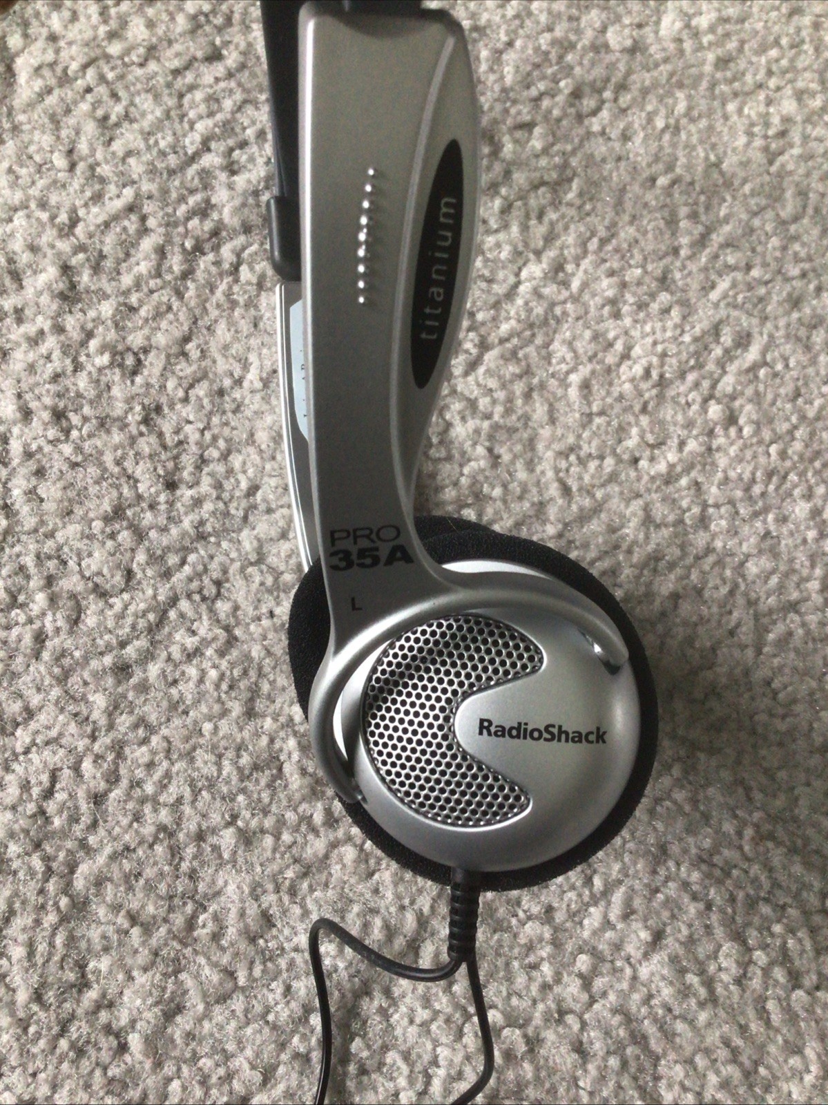 Radio Shack PRO 35A Titanium Diaphragm Black Gray Silver Stereo Headphones