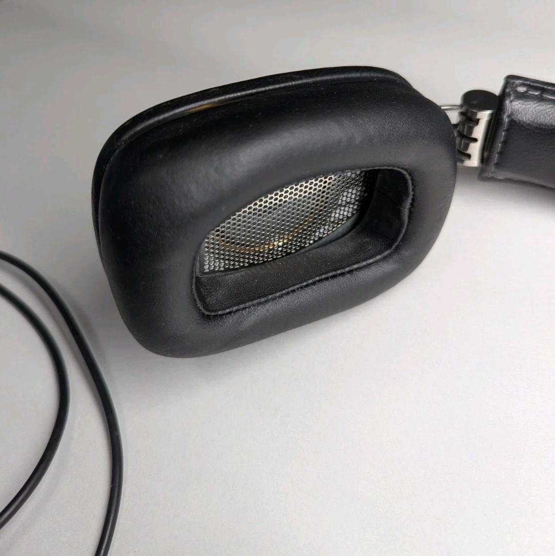 Bowers & Wilkins Over-Ear Headphones Black 3.5mm (READ)