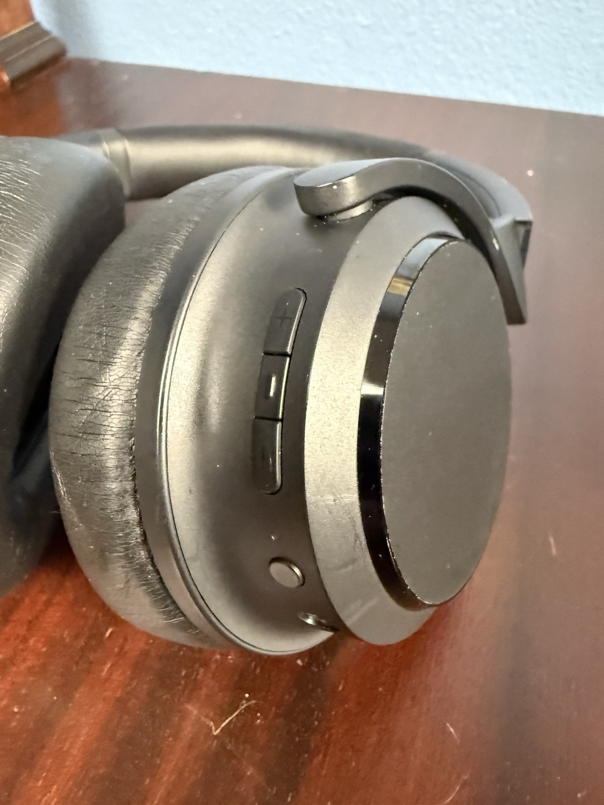 Wyze Wireless Headphones, Active Noise Canceling W Travel Case EUC