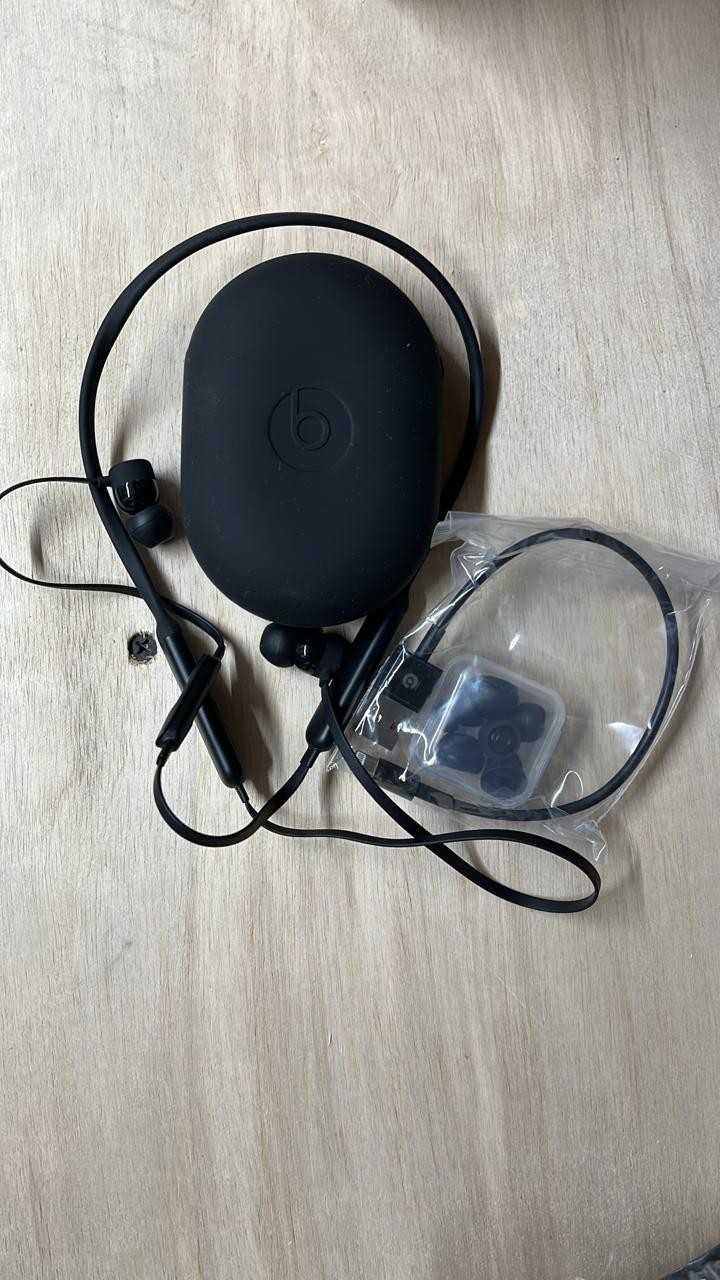 Beats by Dr. Dre urBeats3 Wired Black In-Ear Headphones Lighting iOS Used