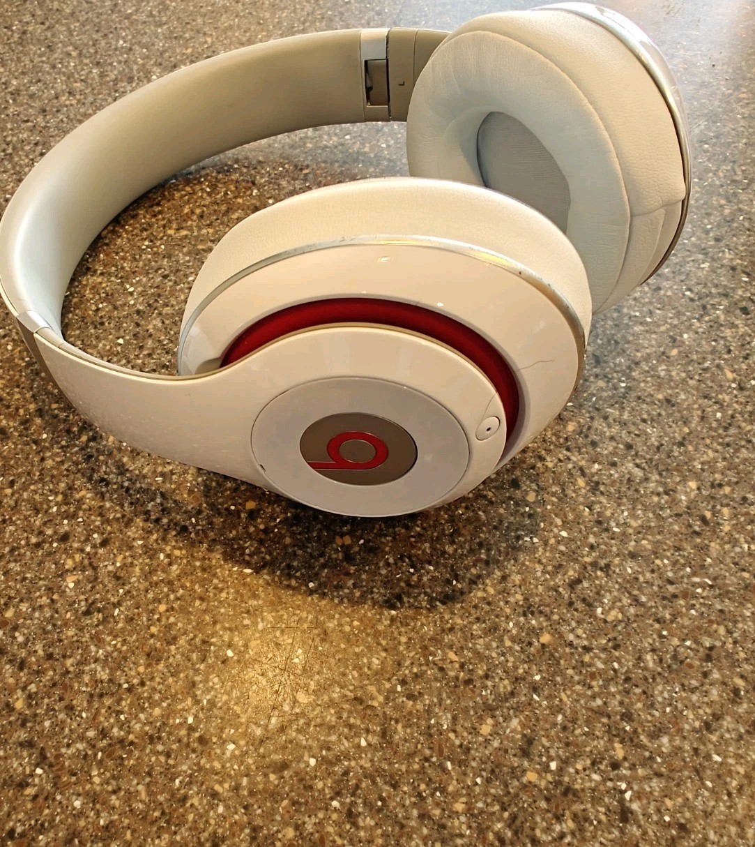 Beats by Dr. Dre Studio 2 Wireless *2 Pair* White/Red & Black/Red **Excellent**