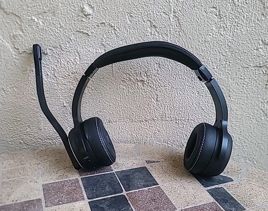 RAND MCNALLY CLEARDRYVE 210 NOISE-CANCELLING BLACK HEADSET Missing Headband.