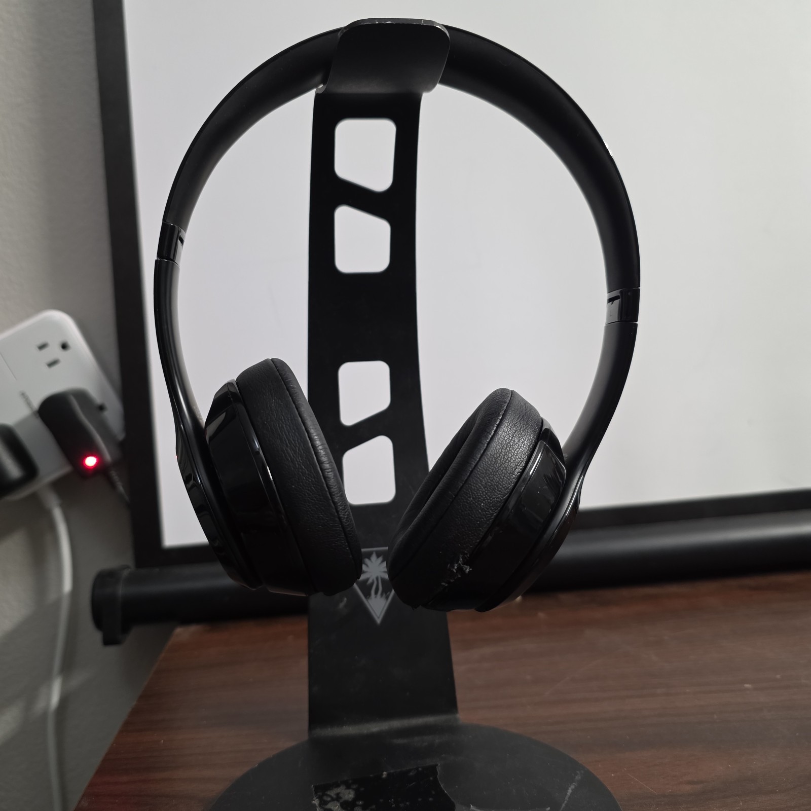 Beats by Dr. Dre Beats Solo 3 Wireless Bluetooth Headphones Gloss Black K