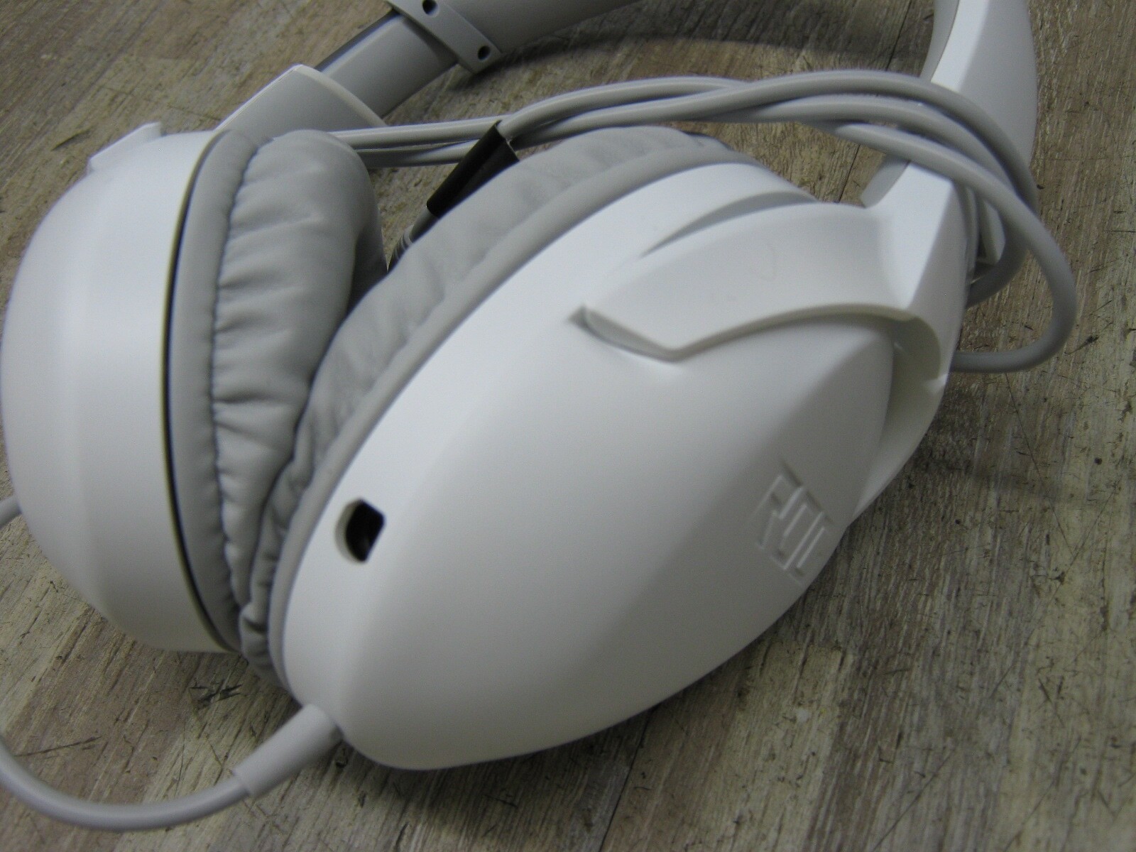 Asus ROG Republic of Gamers Headphones ROG Strix Core NEW FREE FAST SHIPPING