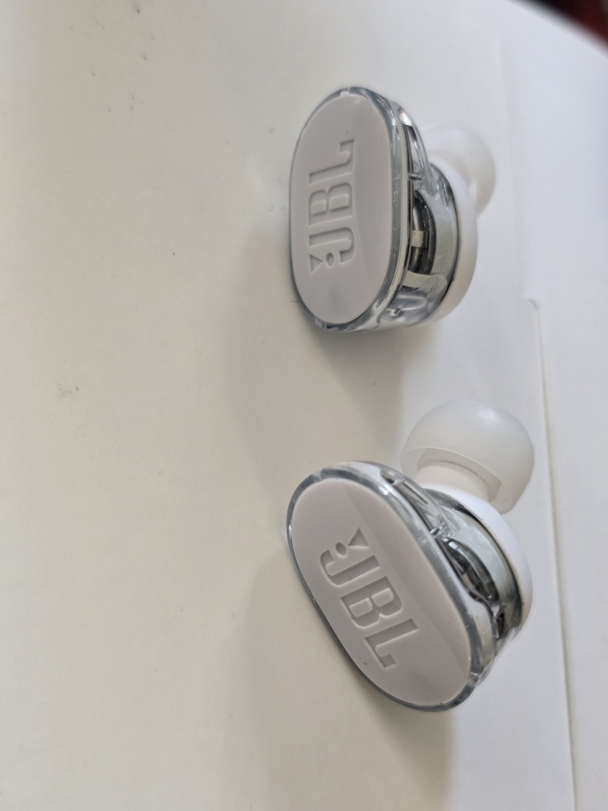 JBL TUNE BUDS RIGH AND LEFT SIDE ONLY