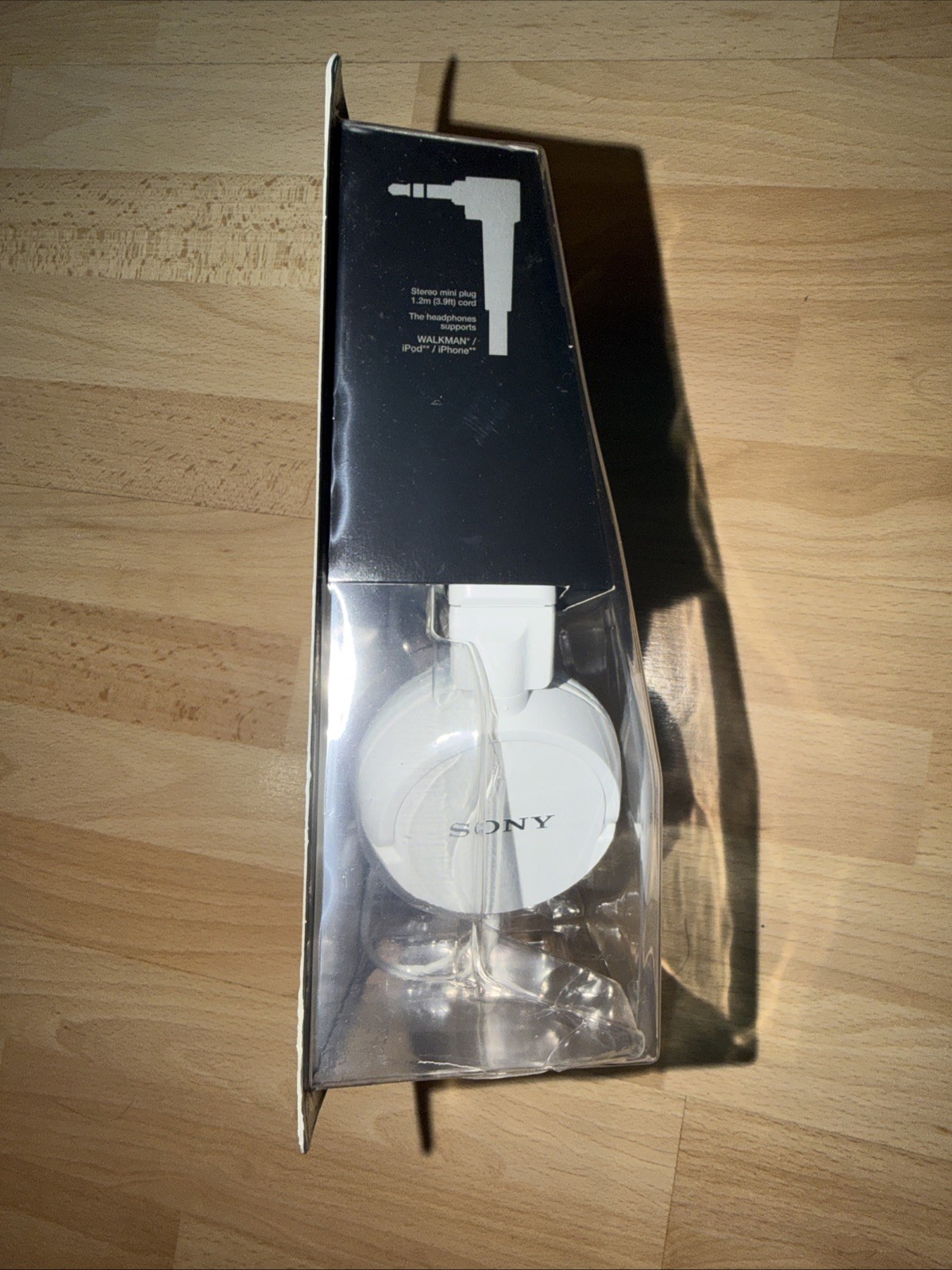 Sony MDR-ZX100 On-Ear Headphones White Closed Back Stereo Foldable 3.5mm L-Plug