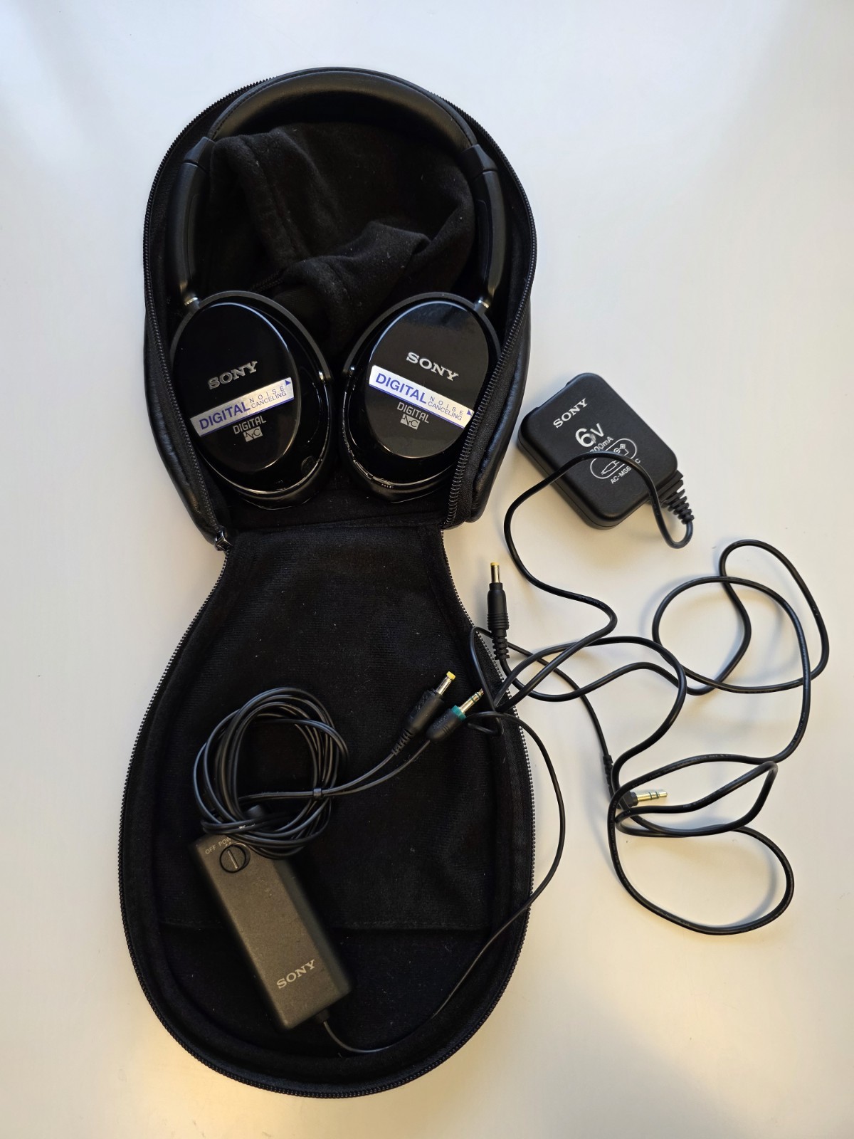 Sony mdr-nc500d noise canceling headphones, Good Condition
