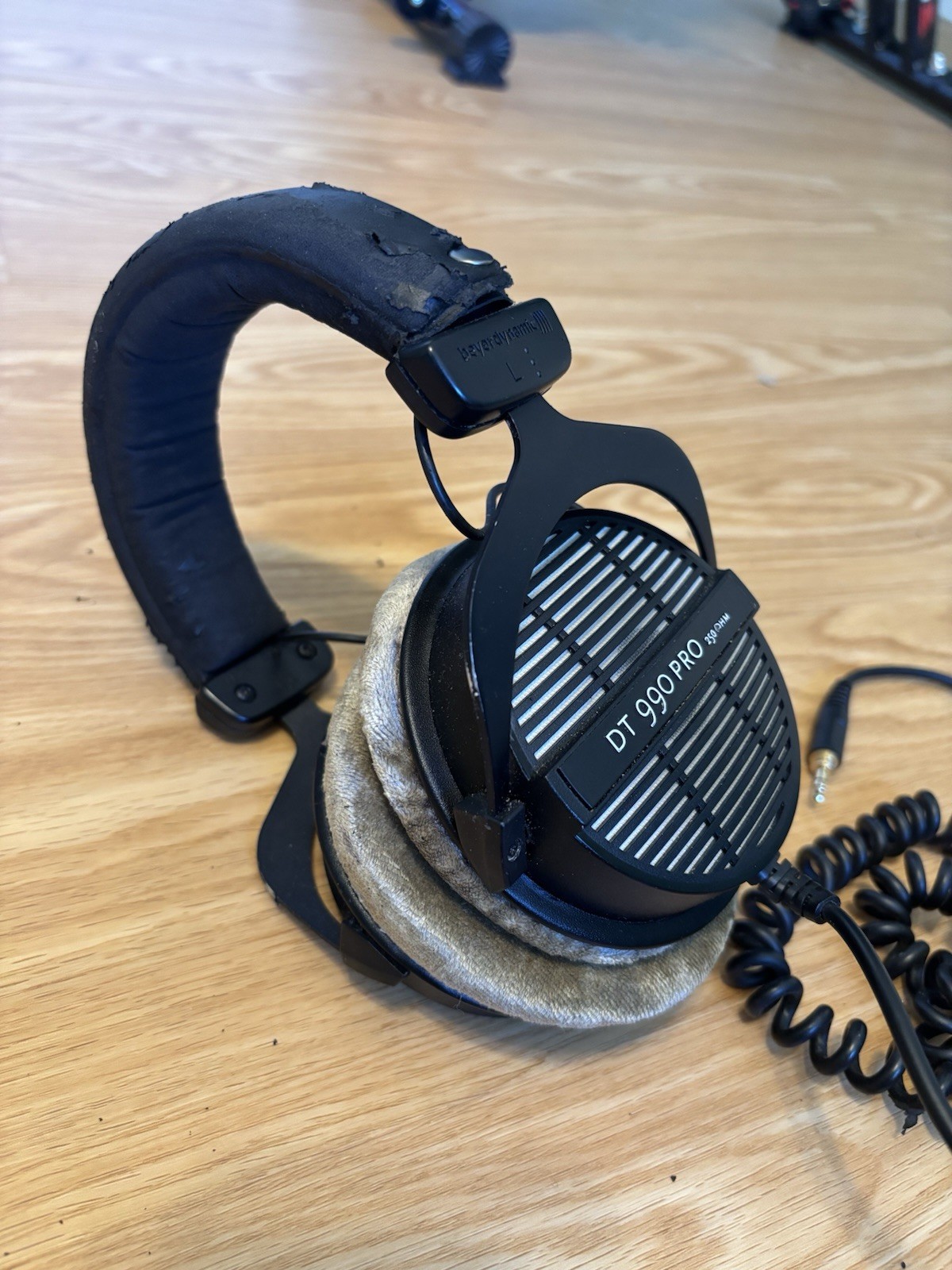 Beyerdynamic DT 990 PRO Headphones