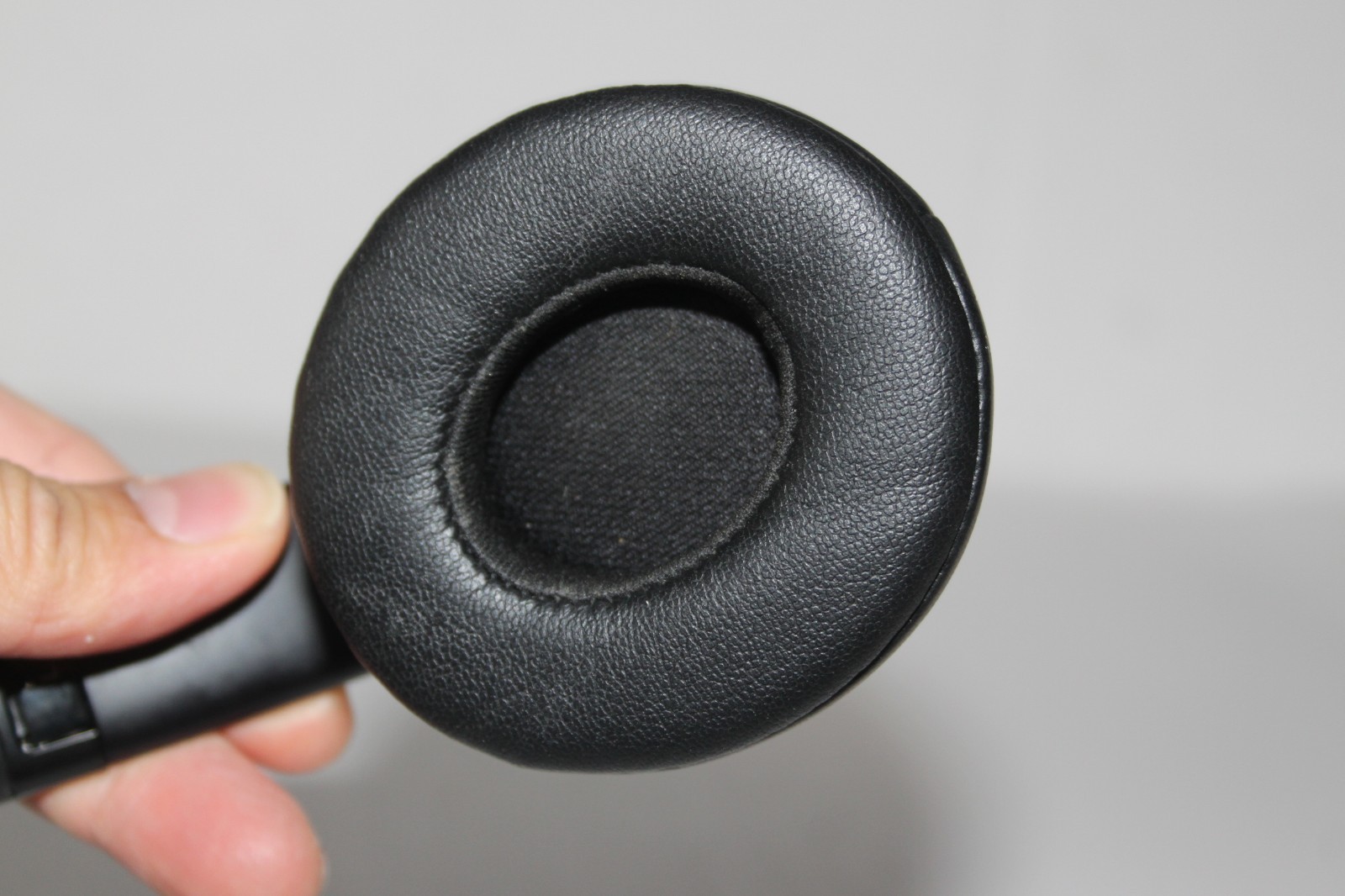 Beats by Dr. Dre Beats Solo3 Wireless On-Ear Headphones – Matte Black