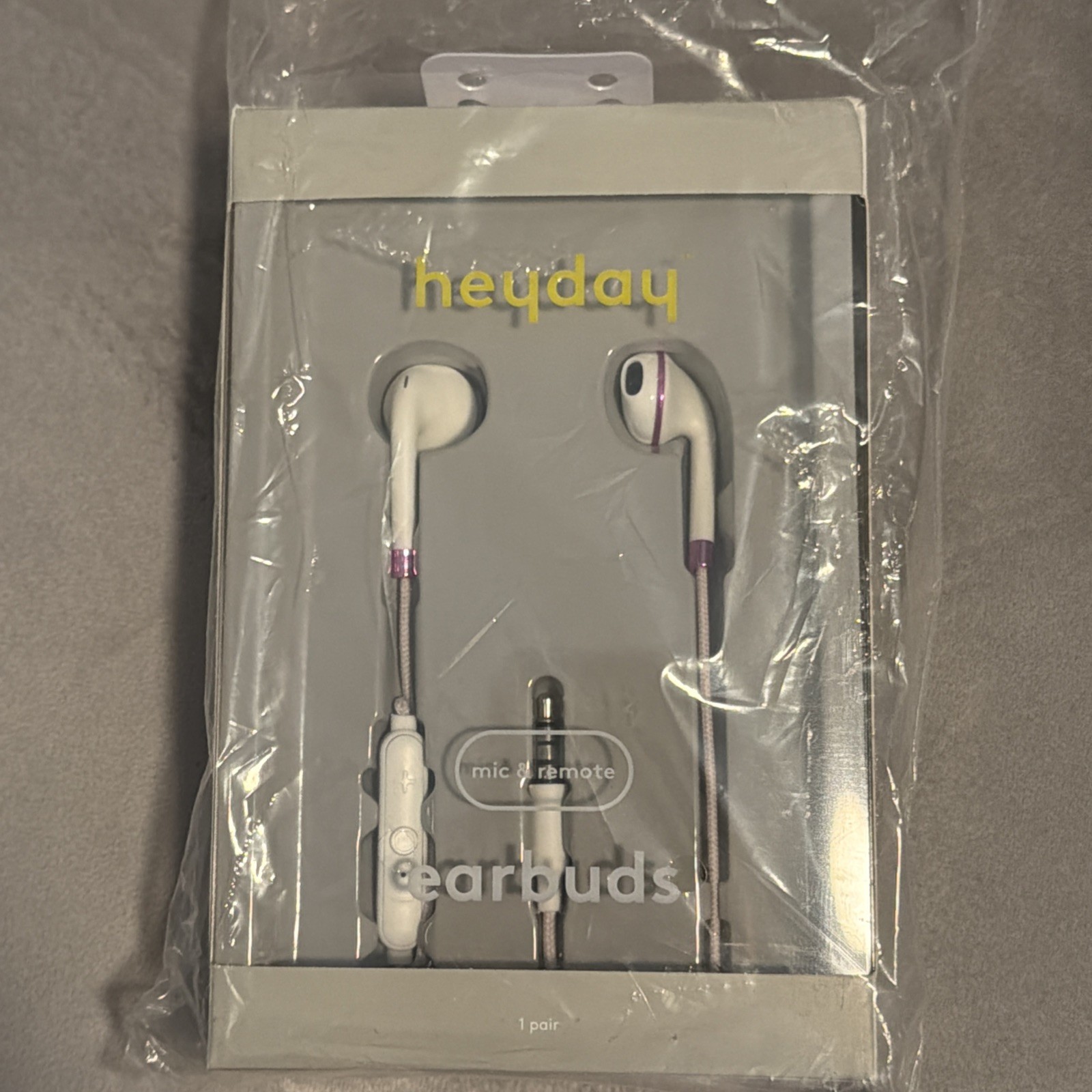Heyday Wired Earbuds, Mic & Remote, White, 3.5mm Plug, Comfort Fit, NEW!