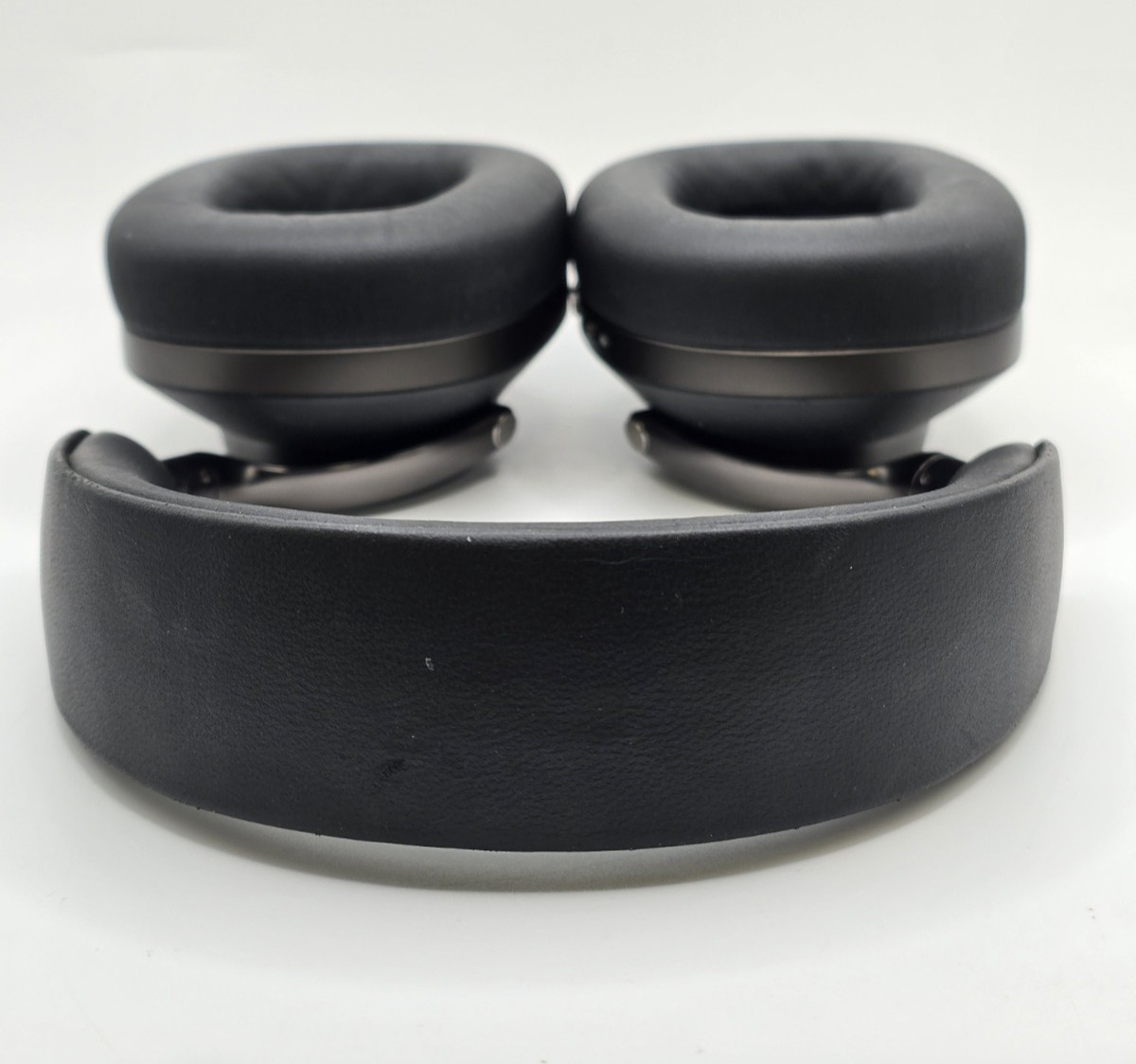Bowers & Wilkins Px8 Wireless Over-Ear Headphones – Black – Missing Wires