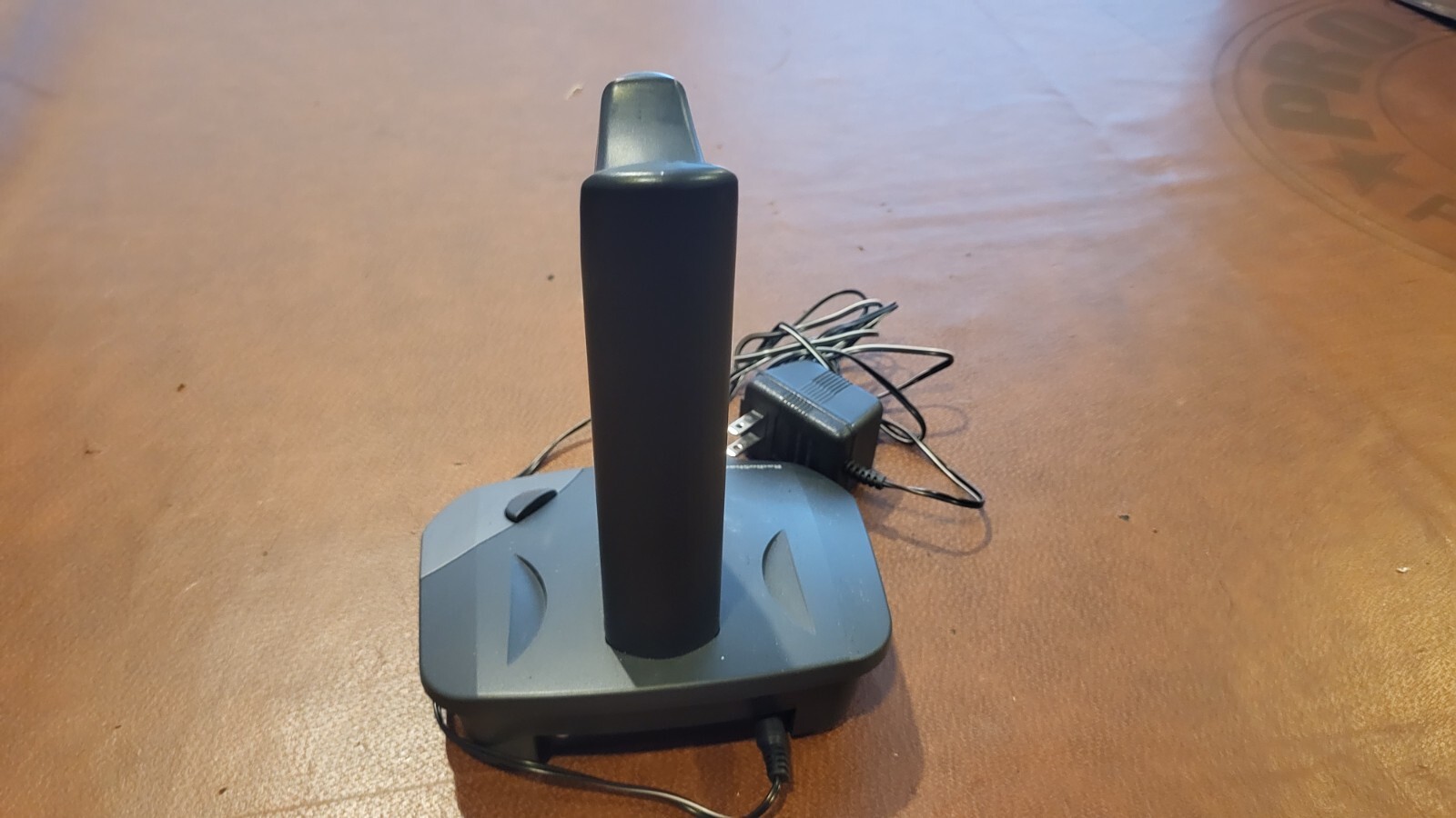 RADIOSHACK 33-1186 900 MHZ ANALOG WIRELESS STEREO HEADPHONE SYSTEM BASE ONLY