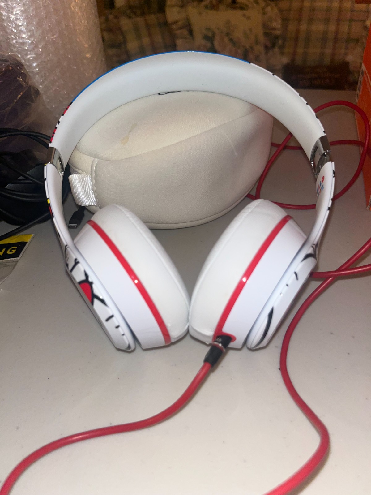 READ!! Hello Kitty Beats Solo 2 Special Edition Wired Headphones SOLD AS IS