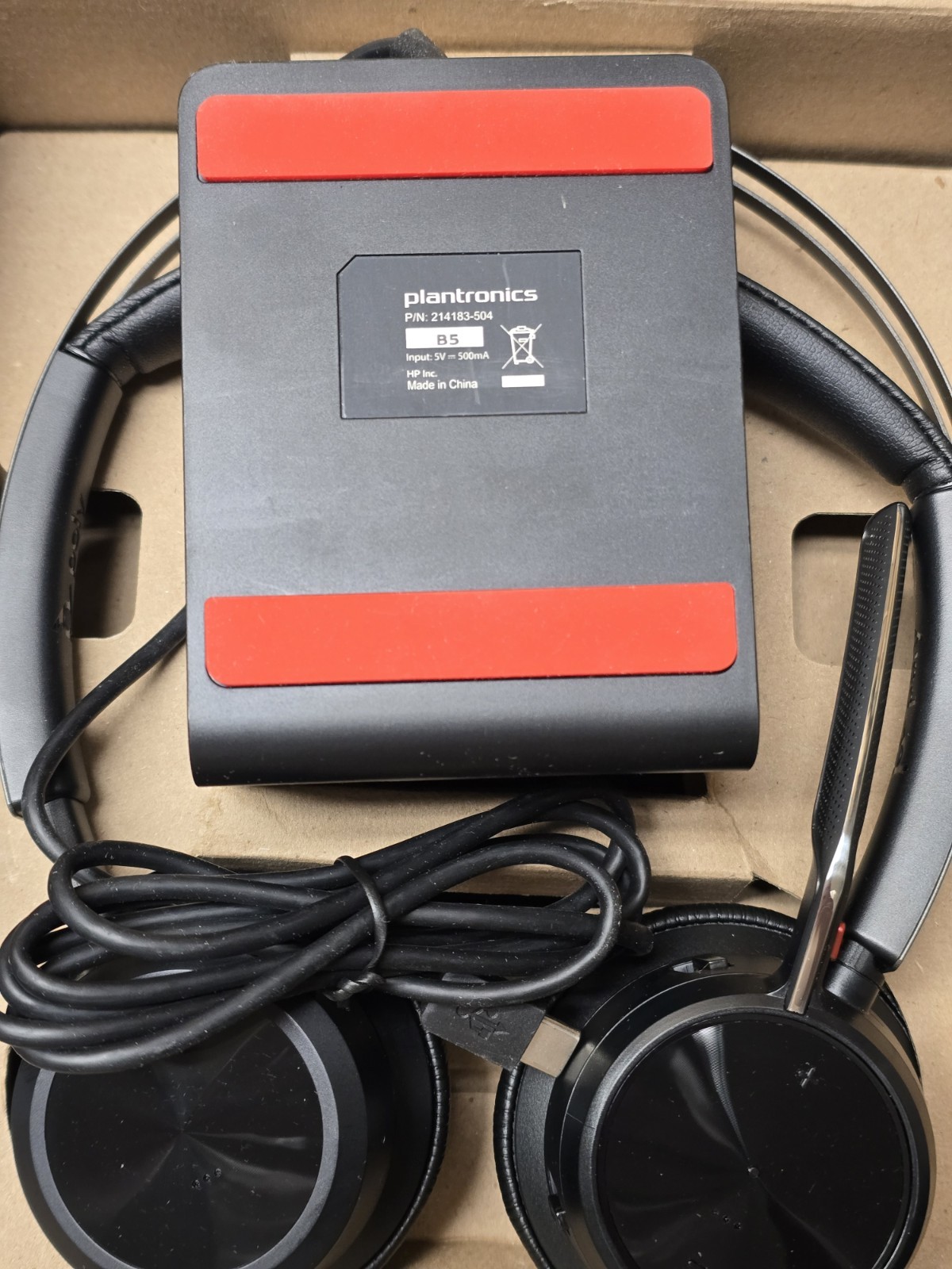 Poly Voyager Focus 2 USB-C-C Headset +USB-C/A Adapter + Charging Stand