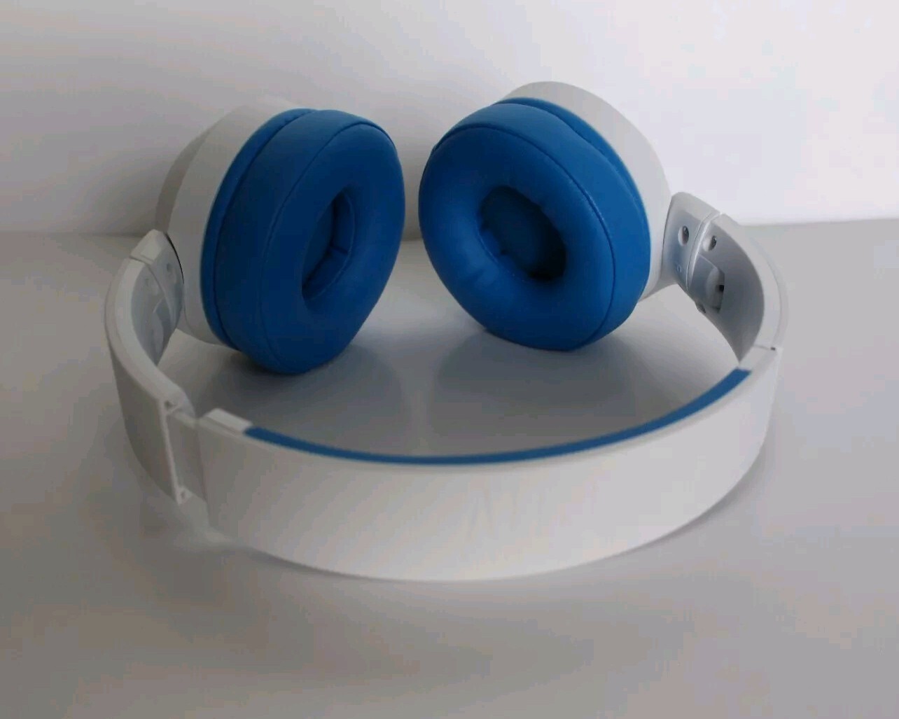Altec Lansing MZX4500 Kid Safe Headphones Noise Cancelling Boys Bluetooth USB-C