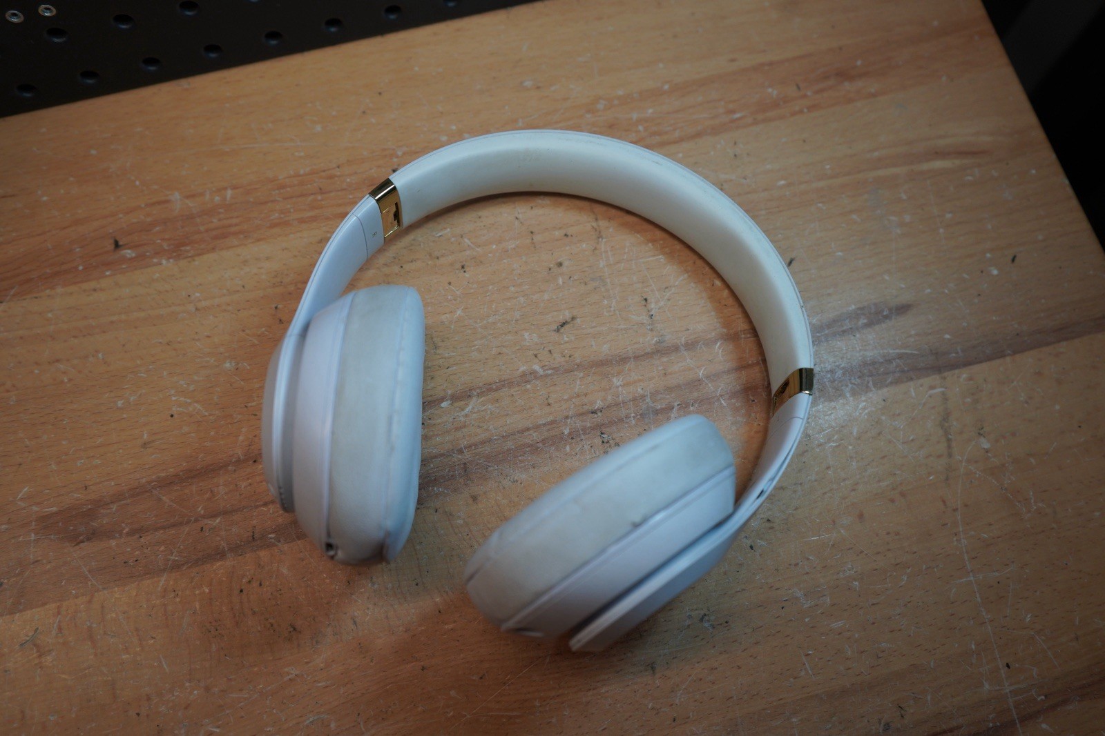 (O) Beats by Dr. Dre Studio3 Wireless Noise Cancelling Headphones