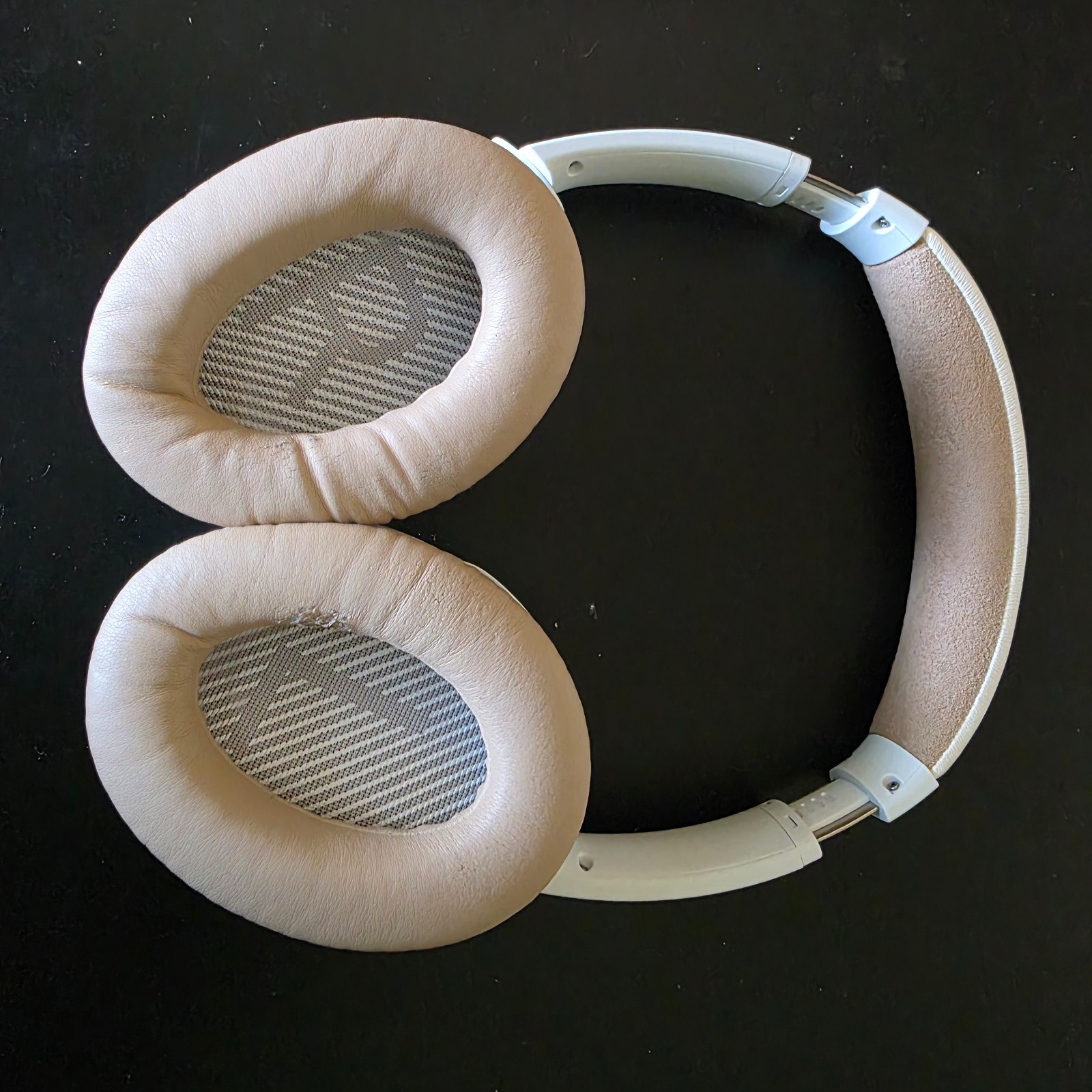 Bose SoundLink Around-Ear Wireless Headphones II – White – very gently used