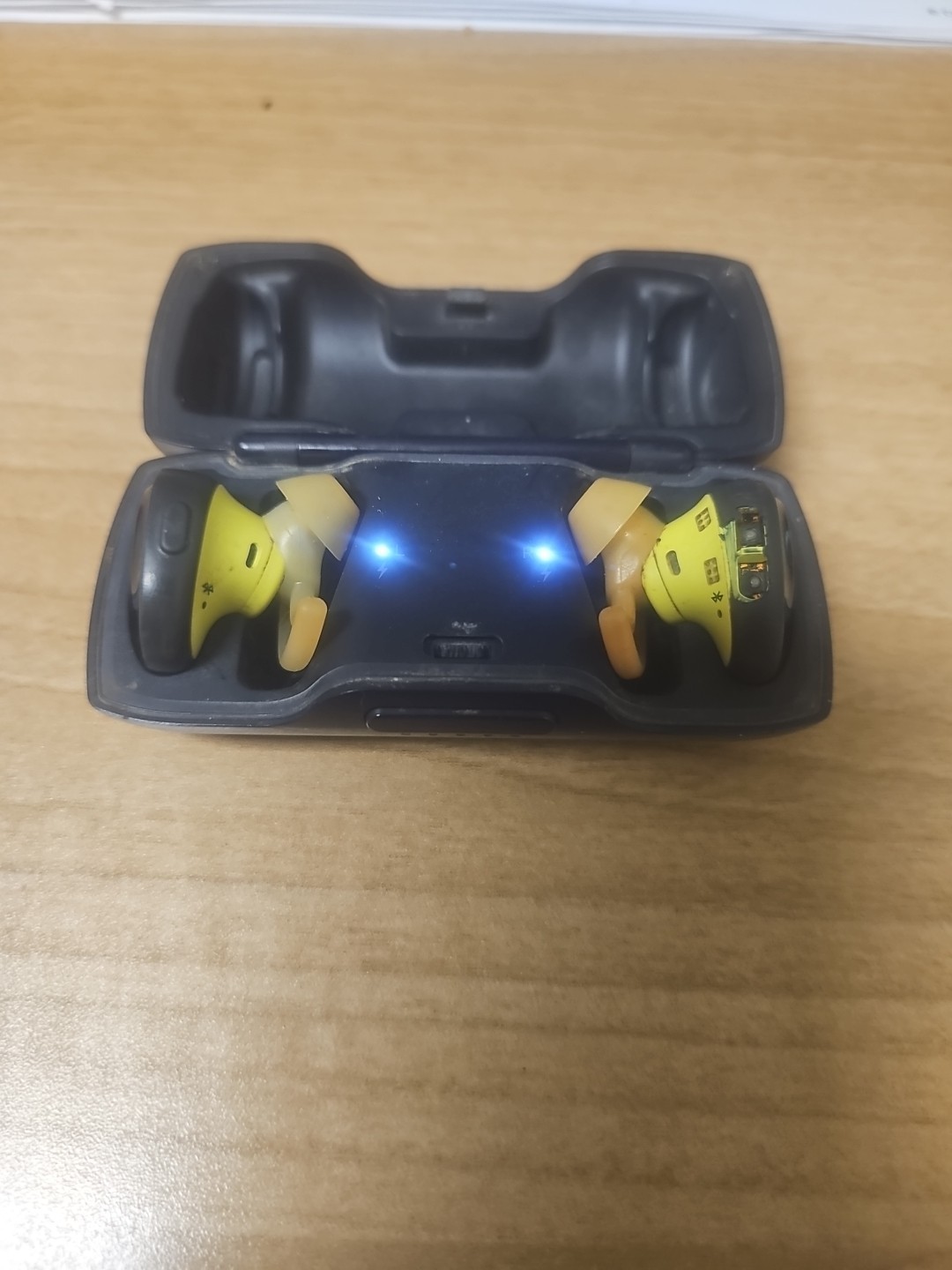 Bose SoundSport Wireless Headphones Sport Bluetooth Earbuds In-ear (For Parts)