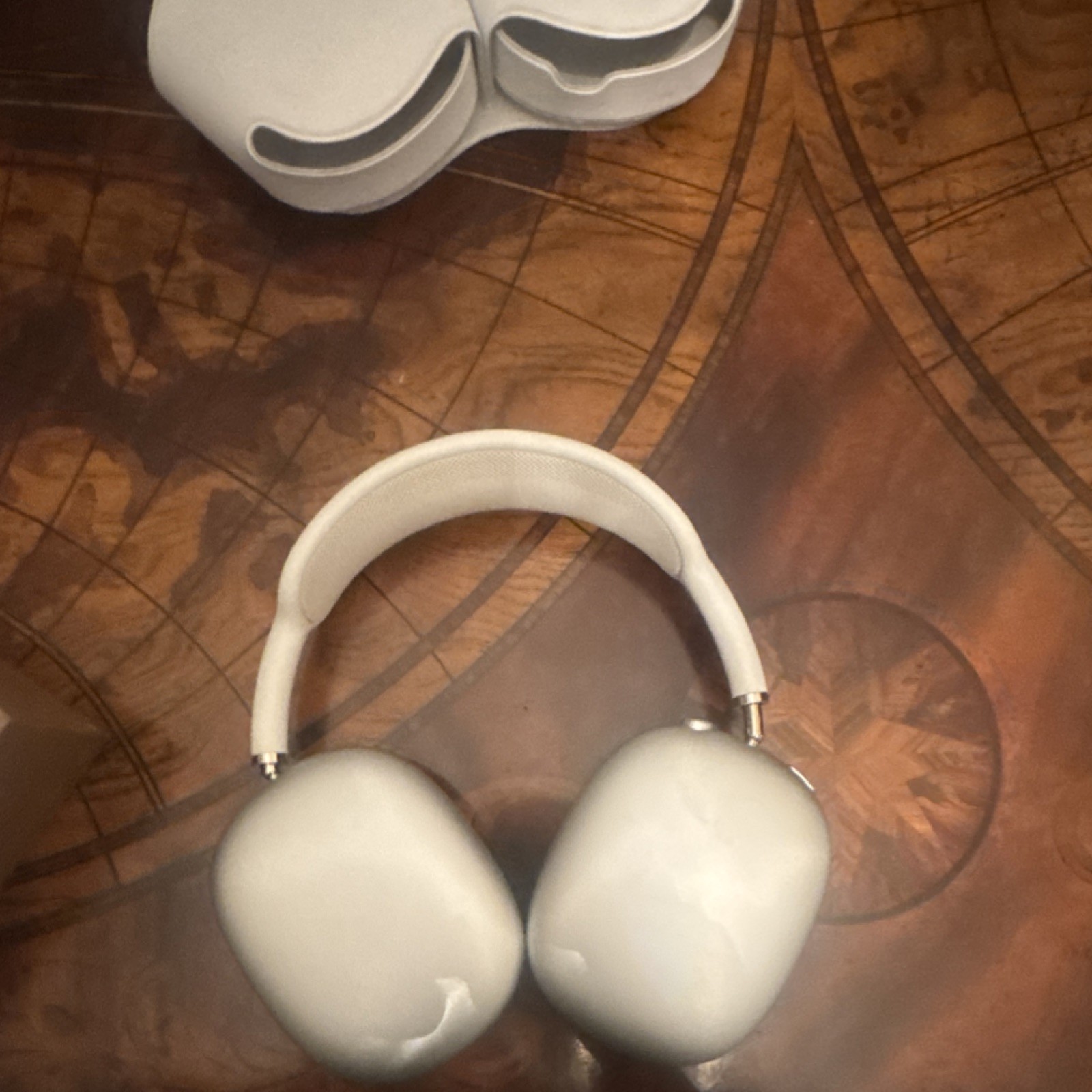 Apple AirPods Max Wireless Over-Ear Headphones w/ ANC, Smart Case White/Silver b
