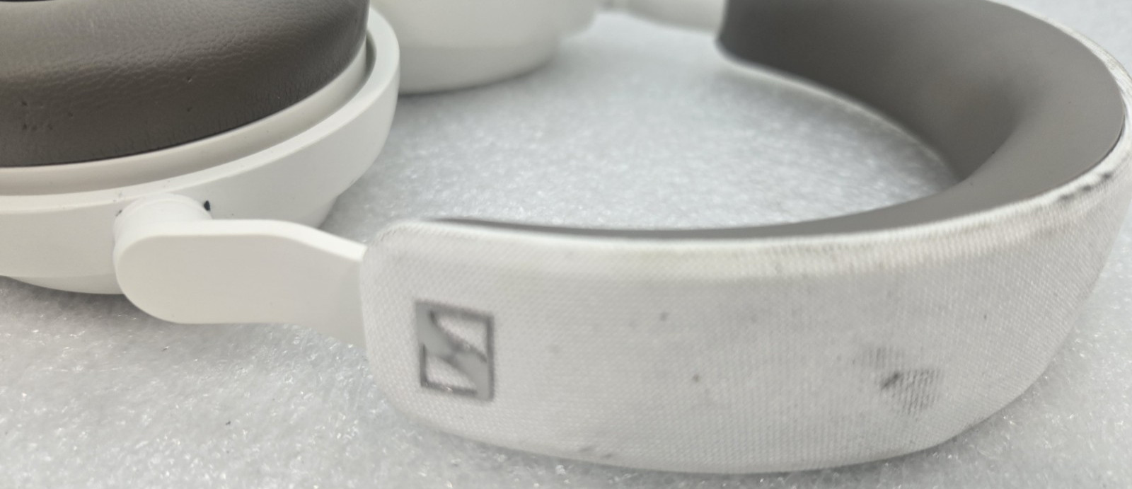 Sennheiser Momentum 4 Over-Ear Headphones White FOR PARTS FAST FREE SHIPPING b