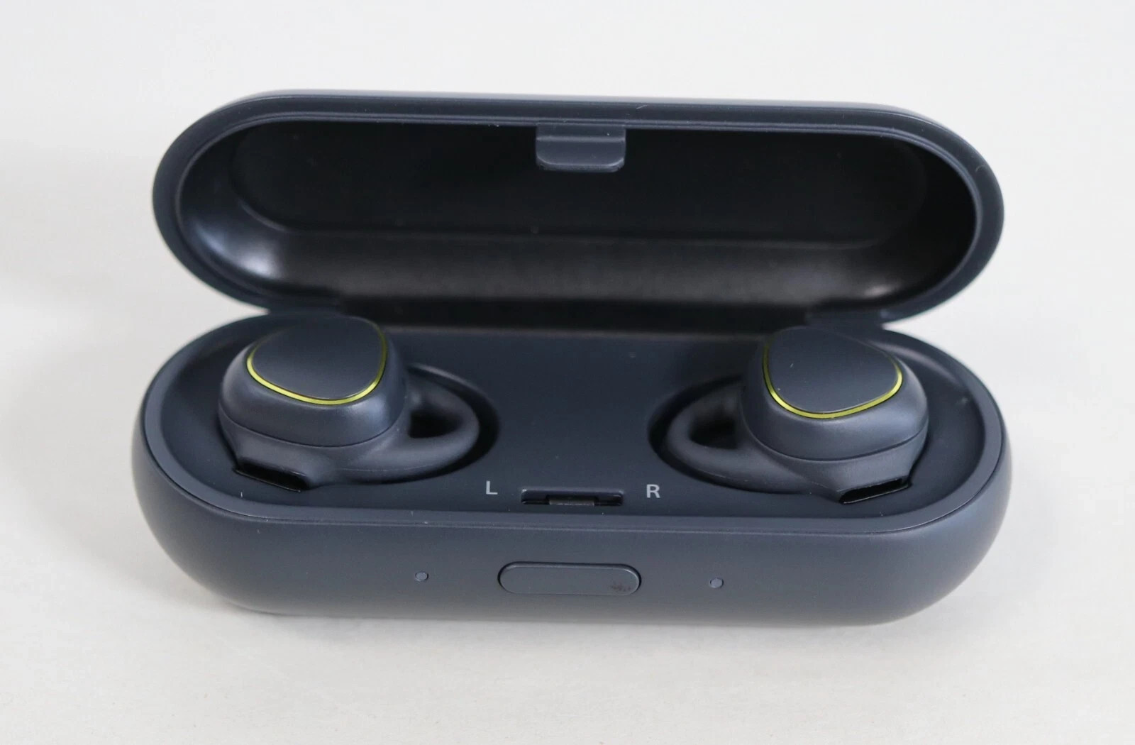 Samsung Gear IconX Wireless SM-R150 Bluetooth Earbuds Black – Tested and Working
