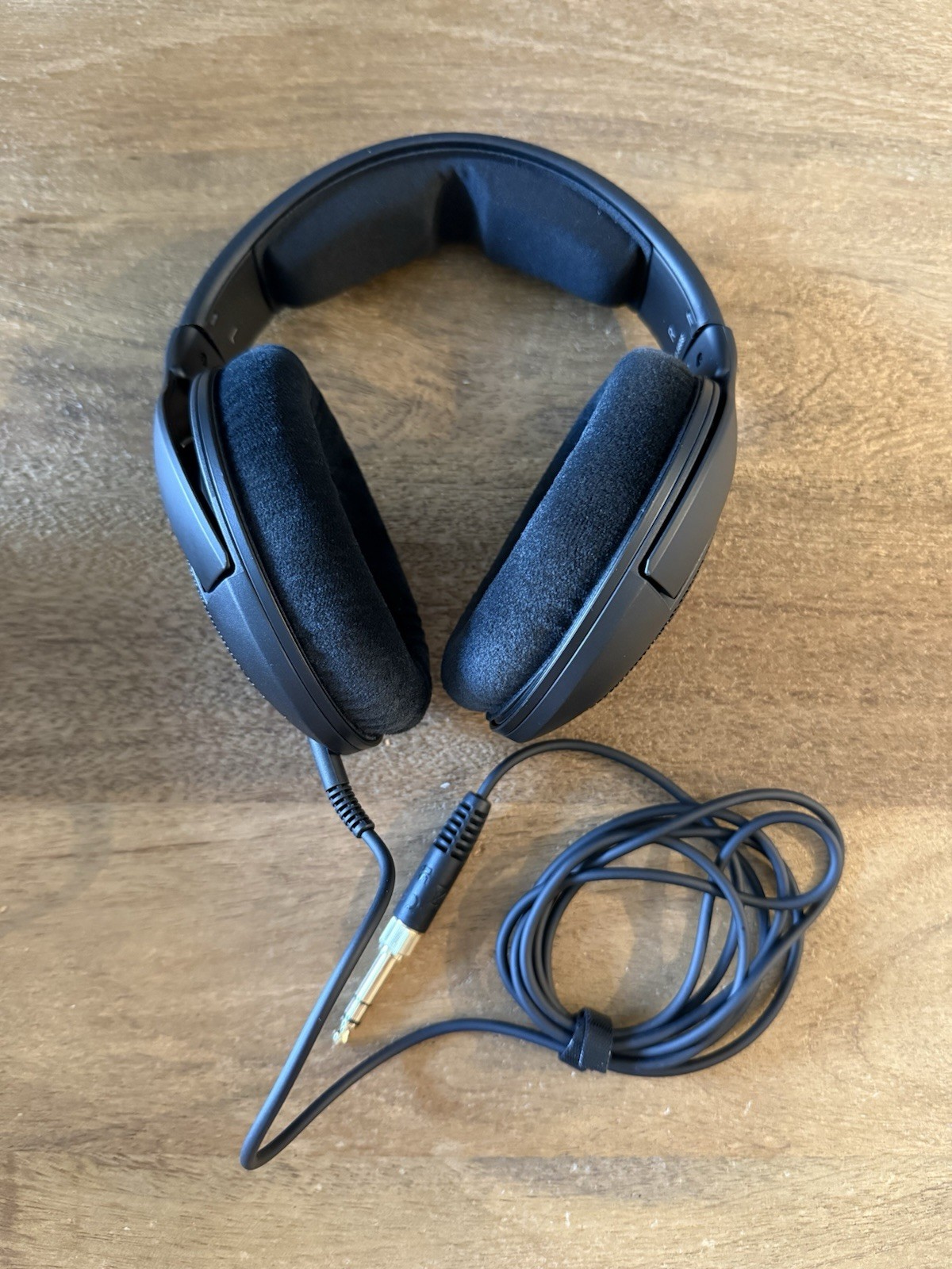 Sennheiser – HD 560S Wired Over-the-Ear Audiophile Headphones – Black