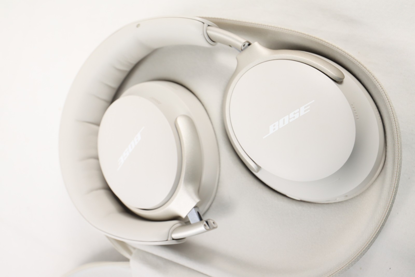 BOSE QuietComfort Ultra Headphones Sandstone Noise Canceling