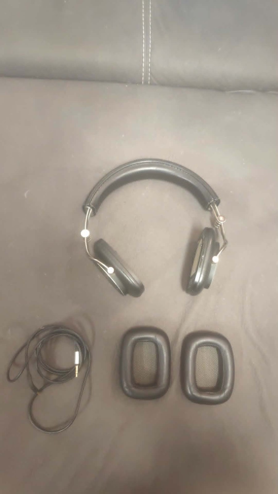 Bowers & Wilkins P7 Wireless / Wired – Leather Over-Ear Headphones