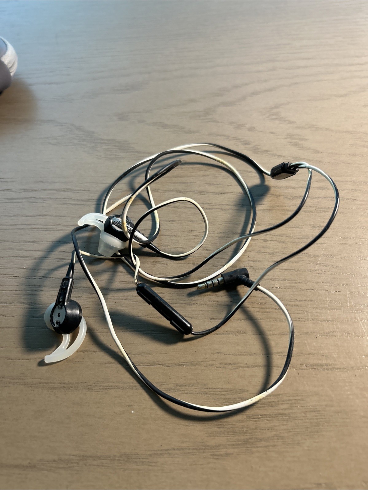 Bose IE2 In-Ear Wired Audio Headphones No Microphone Black White TESTED WORKING
