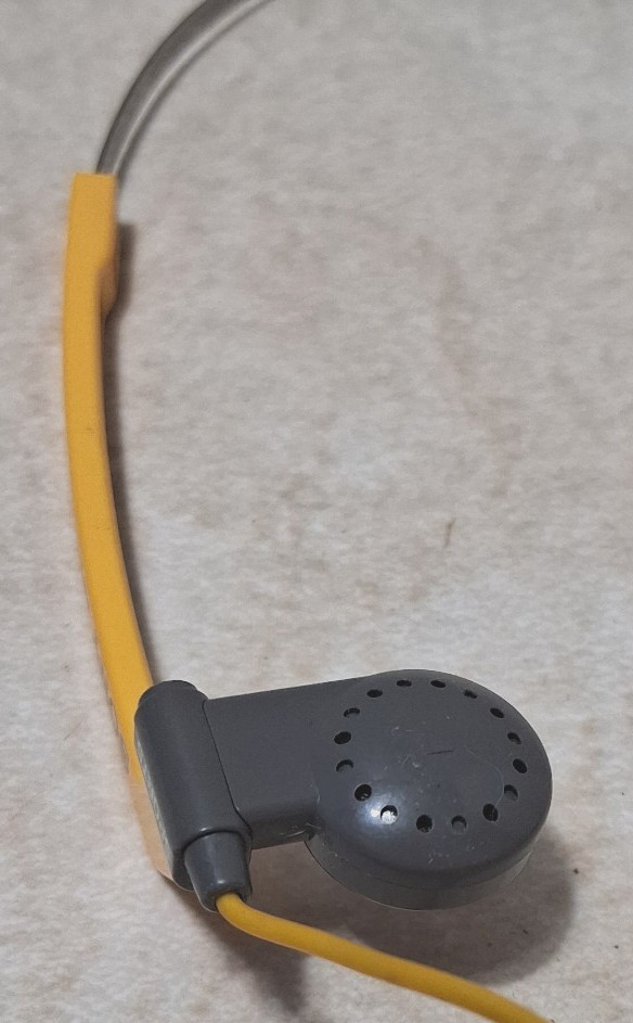 SONY – MDR-W10 – Vintage – Dynamic Sports Headphones – Yellow – Wired – Tested