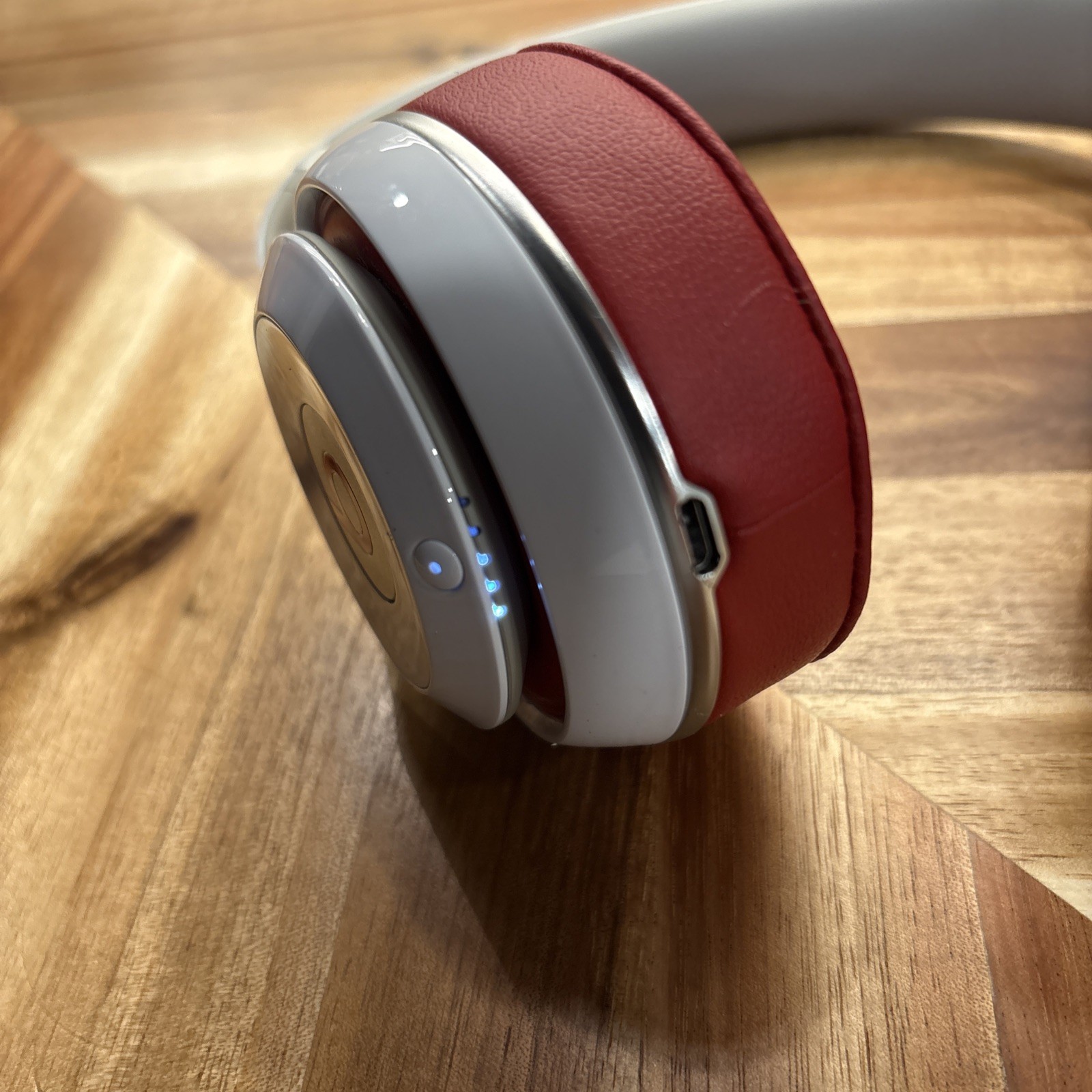 Beats by Dr. Dre Studio 2.0 White Red Over The Ear Wired Headphones Model B0500