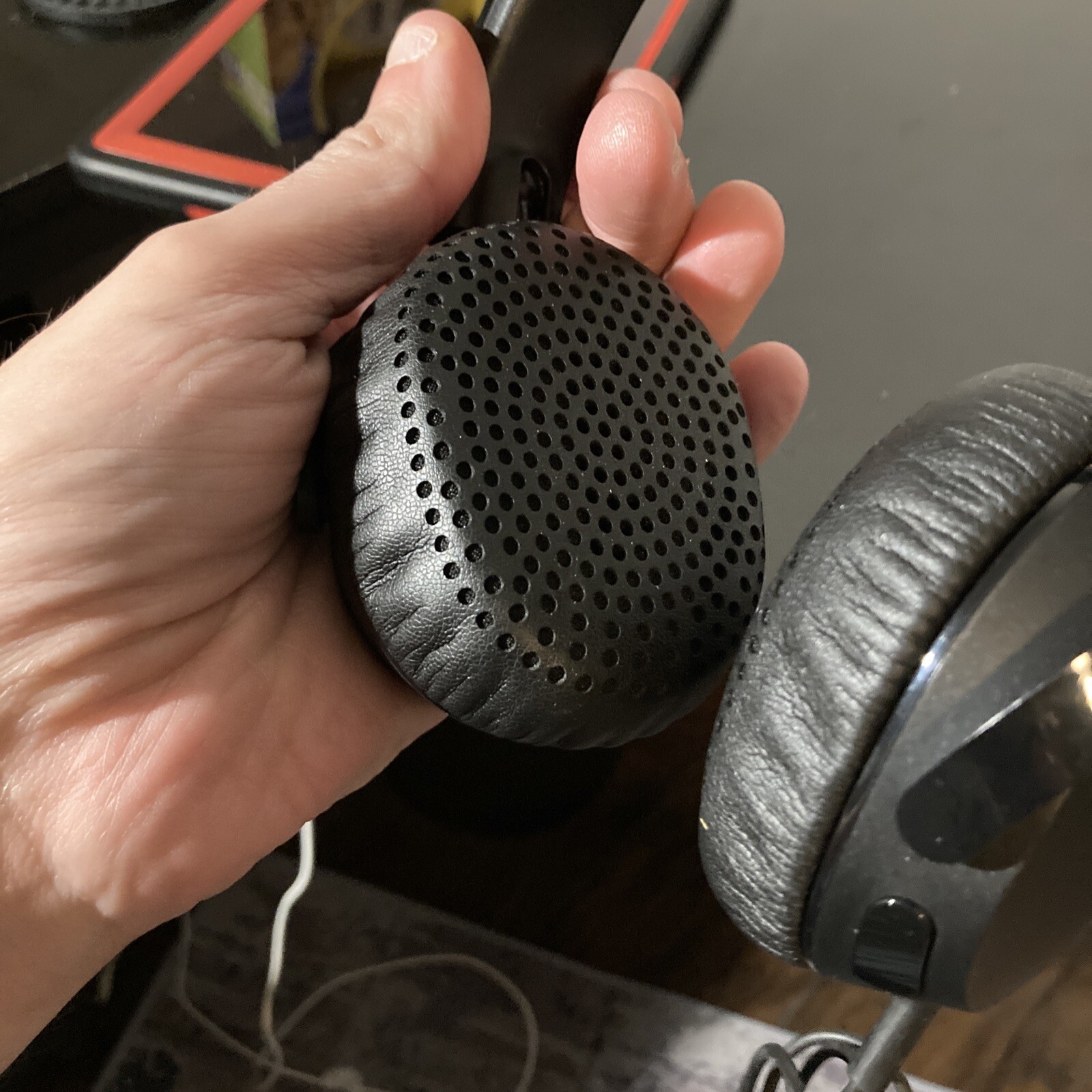 Skullcandy Riff On Ear Headphones Black S5PXY Tuned in, Turned up ￼ work great!!