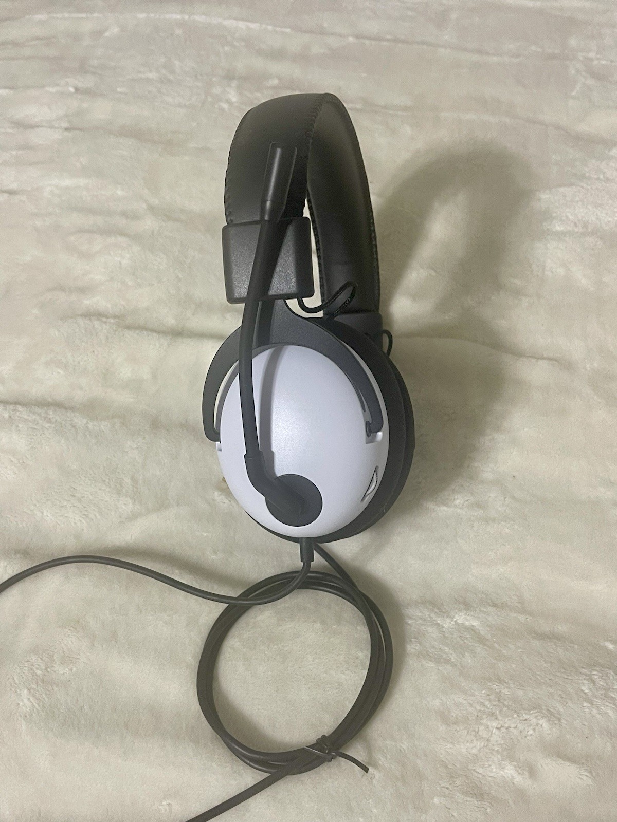 Game Onn Wired Video Gaming Headset 3.5mm Connector Flip-to-Mute Mic PS4-5 NWOB