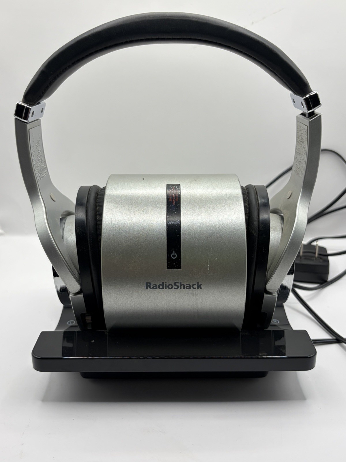 Radio Shack 2.4 GHz Digital Wireless Headphones MODEL #33-103 Turns On FOR PARTS