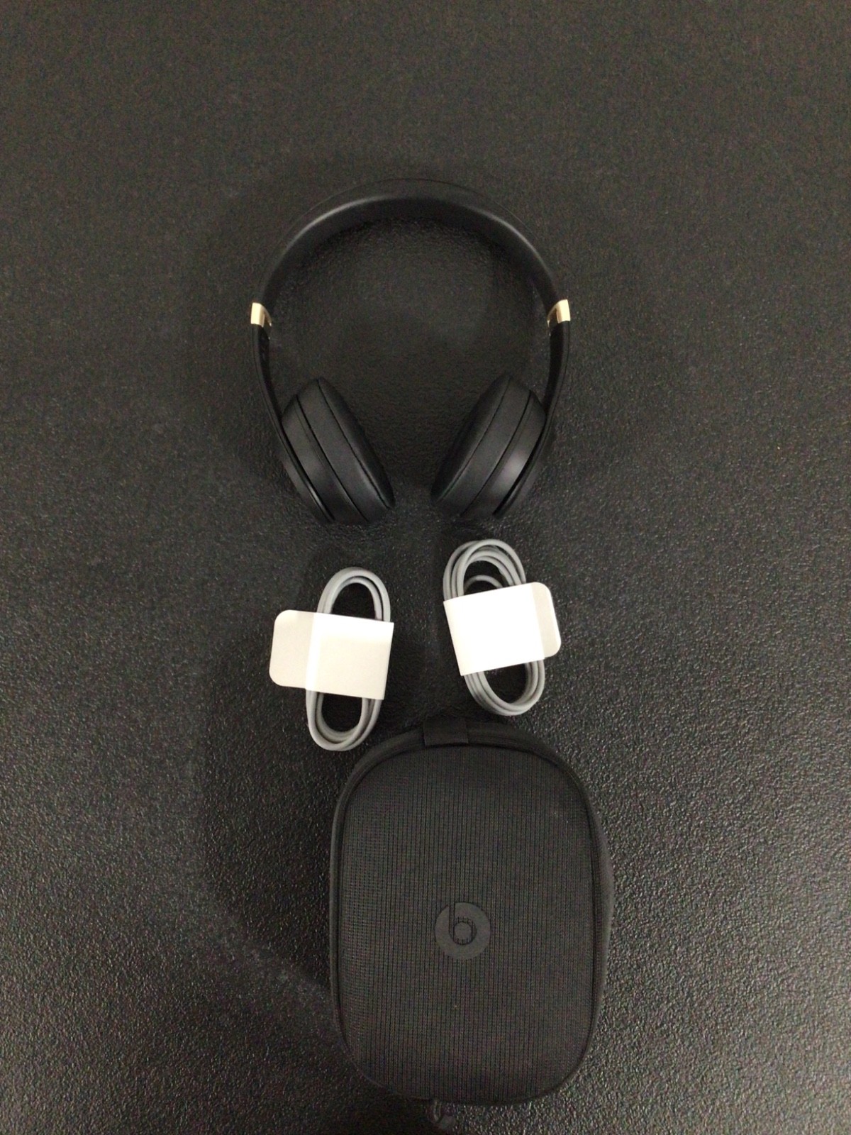 Beats Solo 4 Wireless Bluetooth (Black & Gold)