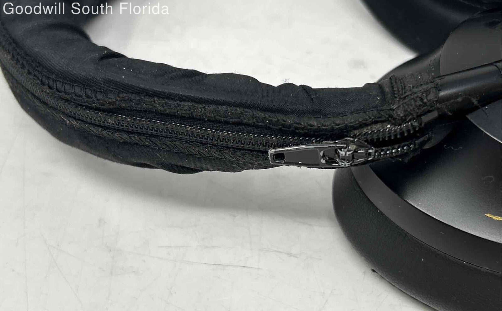 Bose Black Adjustable Headband Wired Over Ear Headphone With Case NCL